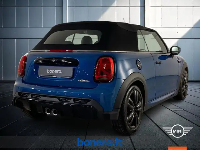 Mini Convertible view 6
