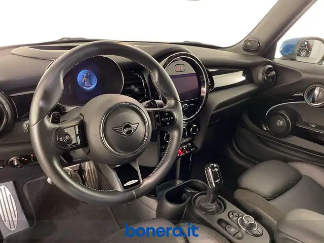 Mini Convertible view 17