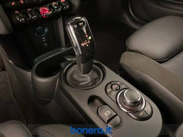 Mini Convertible view 23