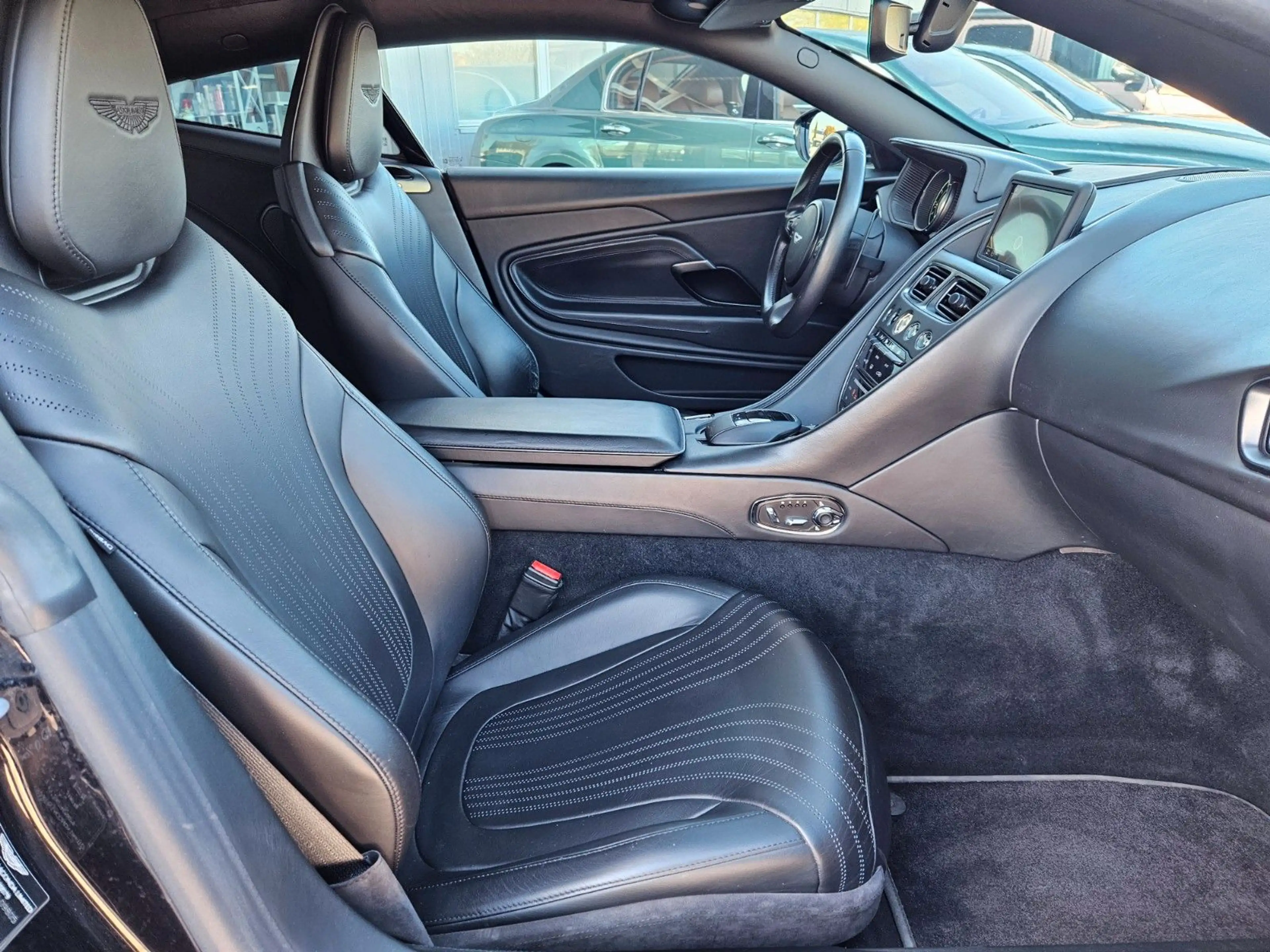 Aston Martin DB11 4.0 V8 -Scheckheft -Deutsches Fzg. — photo 11