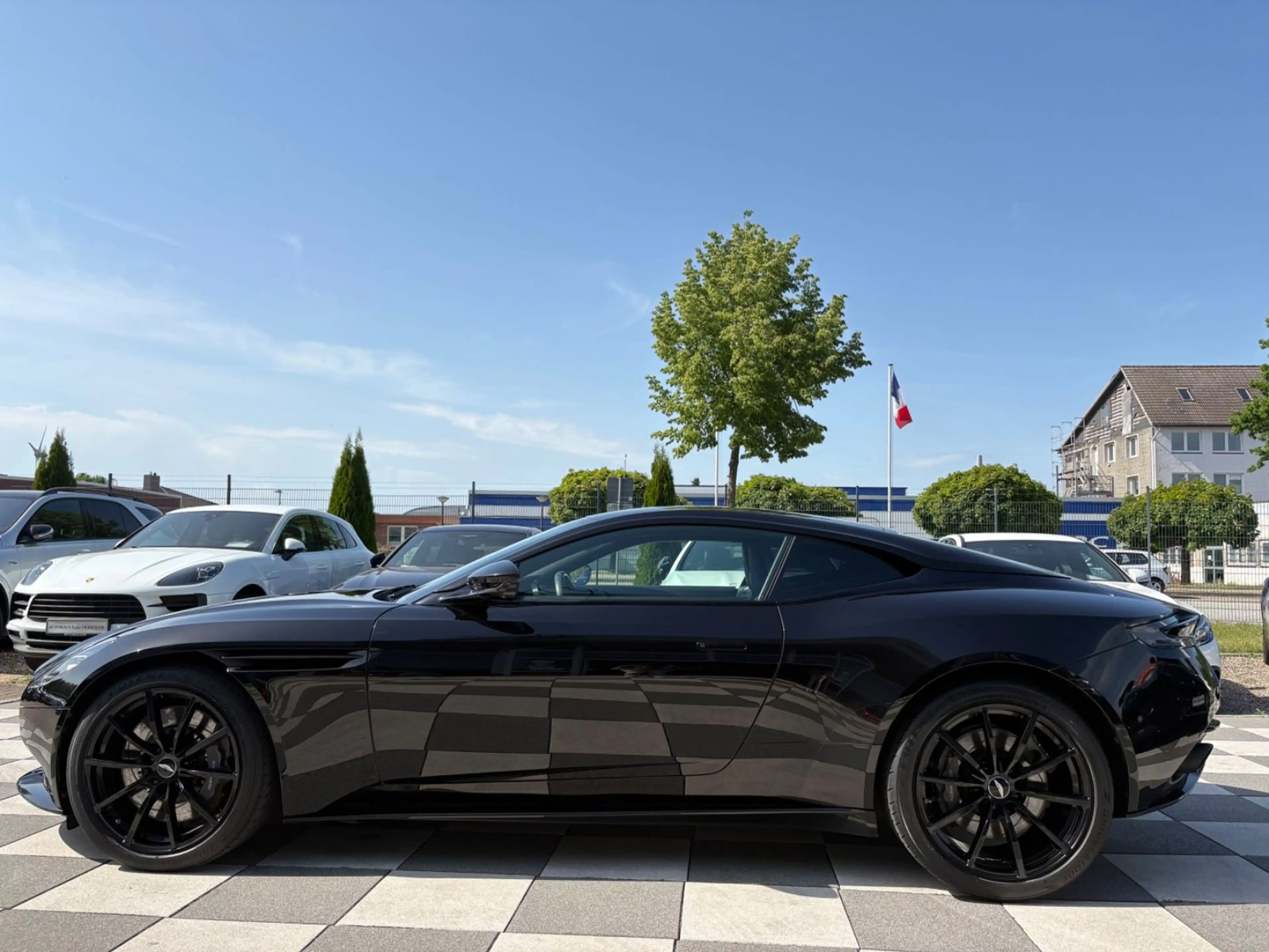 Aston Martin DB11 4.0 V8 -Scheckheft -Deutsches Fzg. — photo 4