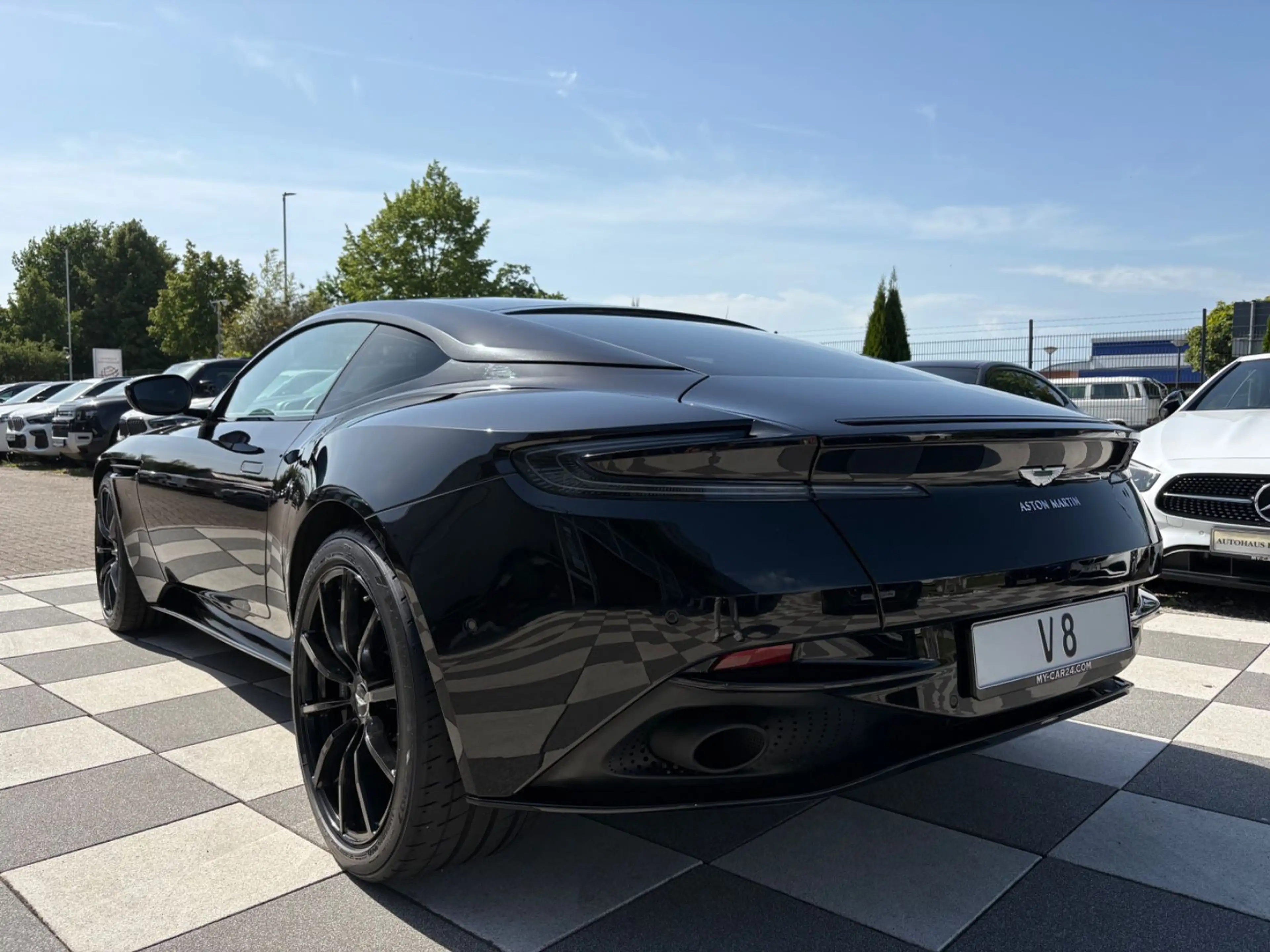 Aston Martin DB11 4.0 V8 -Scheckheft -Deutsches Fzg. — photo 5