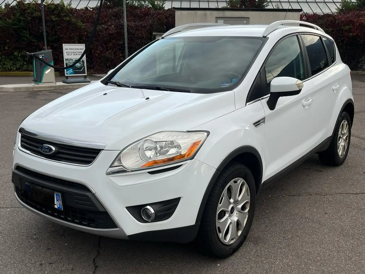 Ford Kuga Kuga 2.0 tdci + 2wd 140cv Blanc - 1