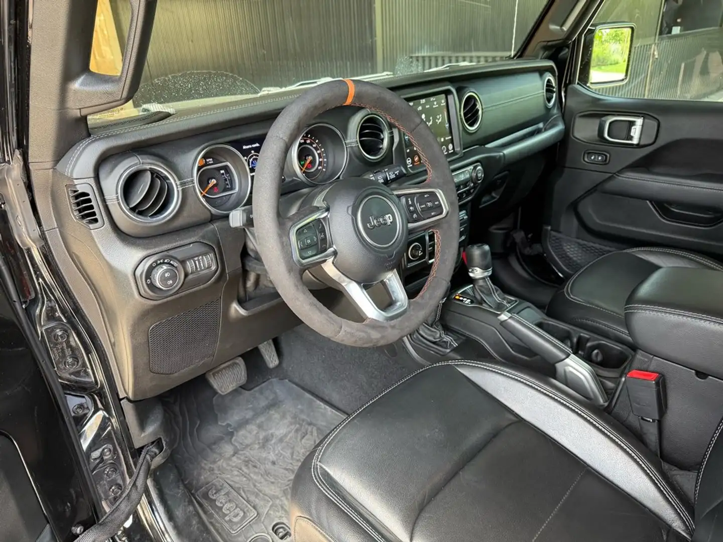 Jeep Wrangler 4p 2.0T GME Sahara 8ATX E6D Negro - 2