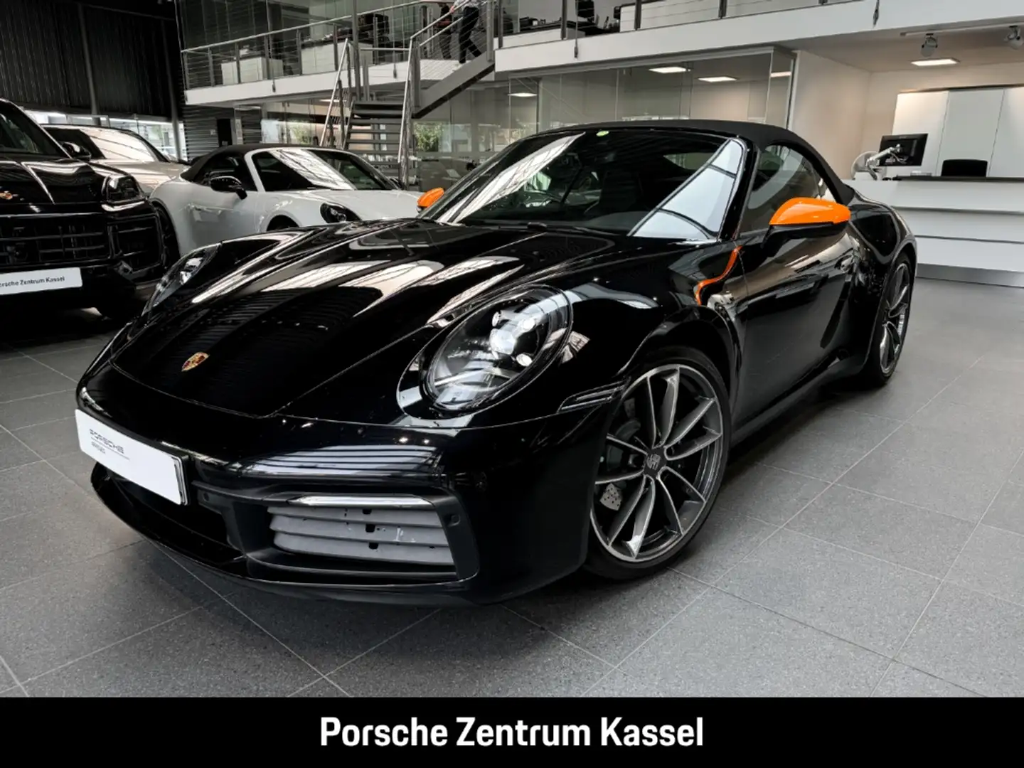 Porsche 992 911 Carrera 4 Cabriolet 3.0 Noir - 1