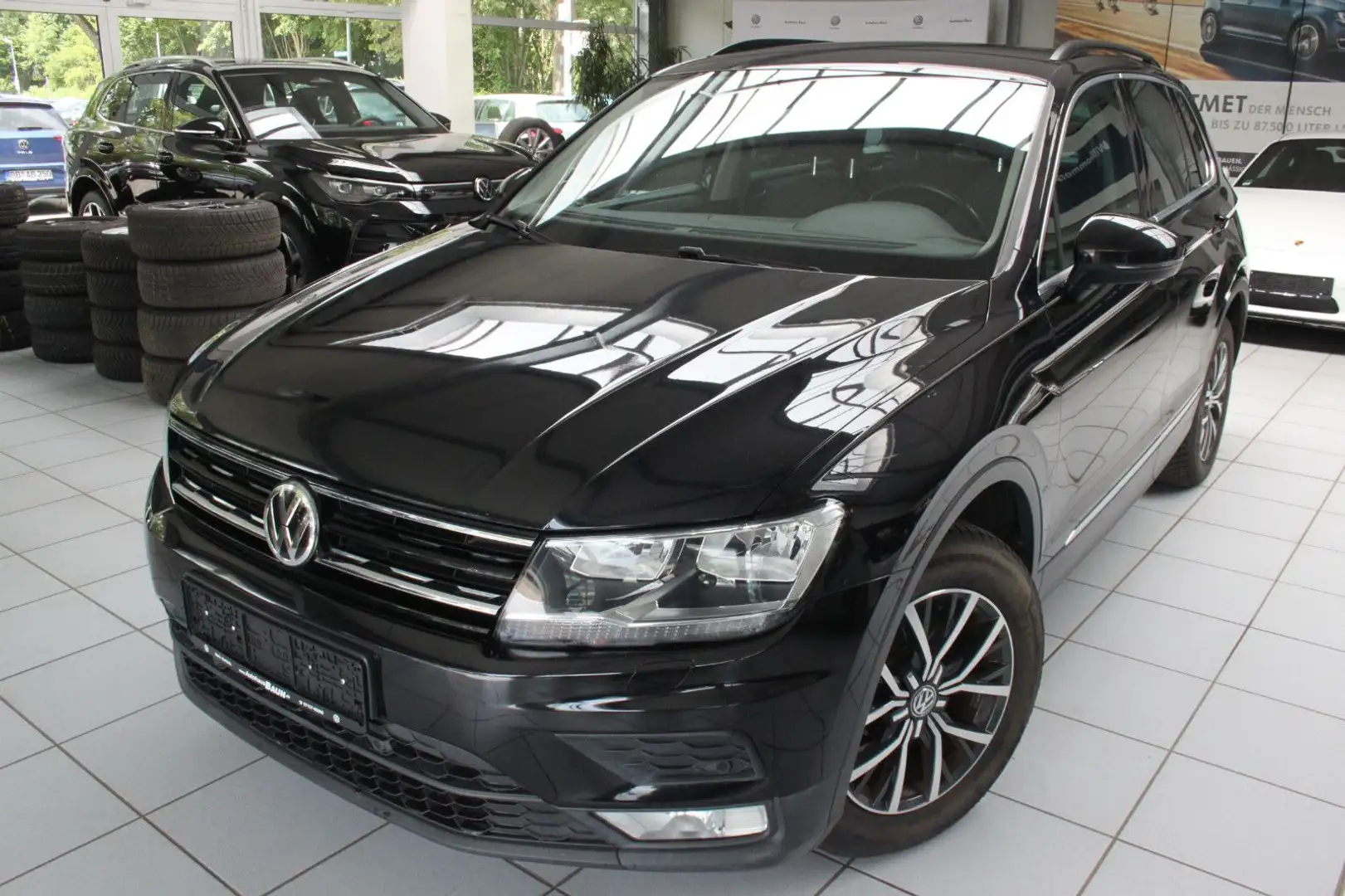 Volkswagen Tiguan /COMFORTL/AHK/STZHZ/PDC/FREISPR/ALU17"/3ZO Schwarz - 1