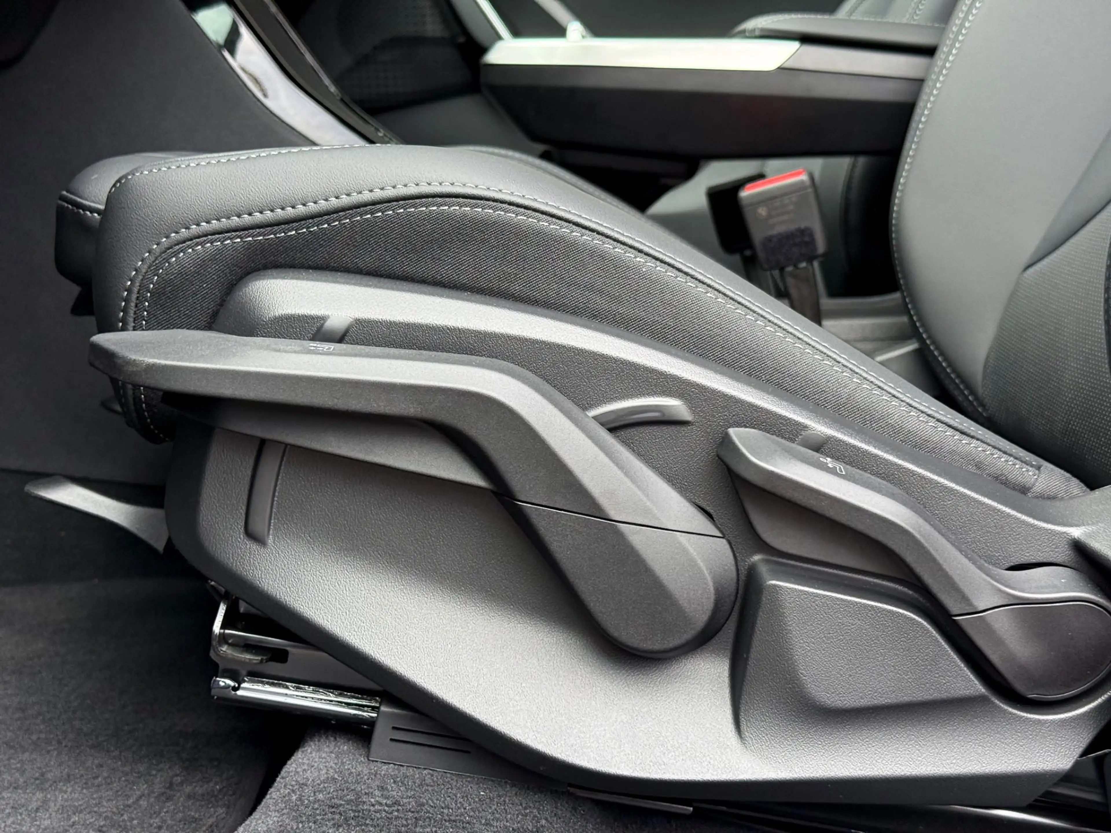 BMW iX1 eDrive20 — photo 15
