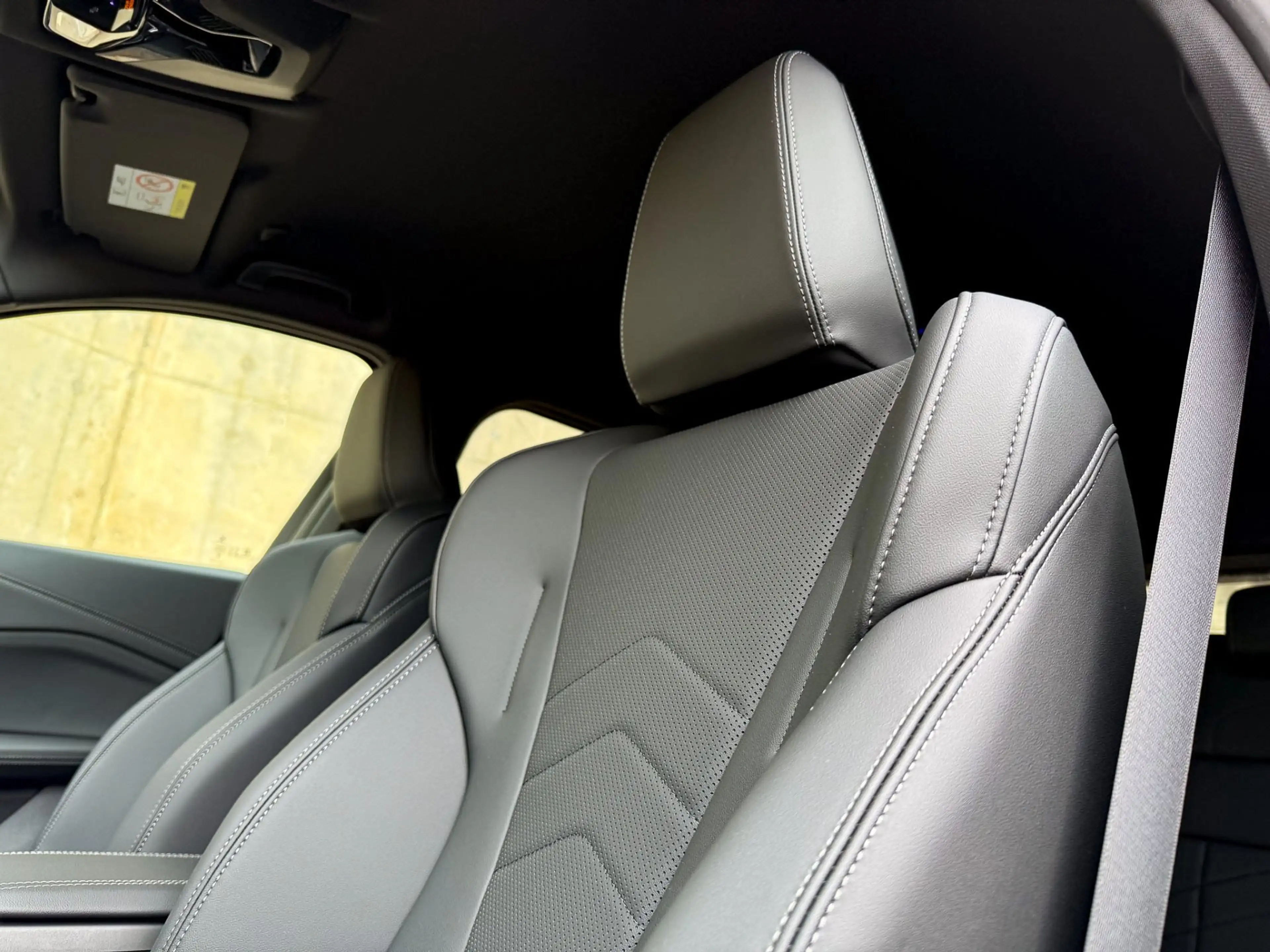 BMW iX1 eDrive20 — photo 14
