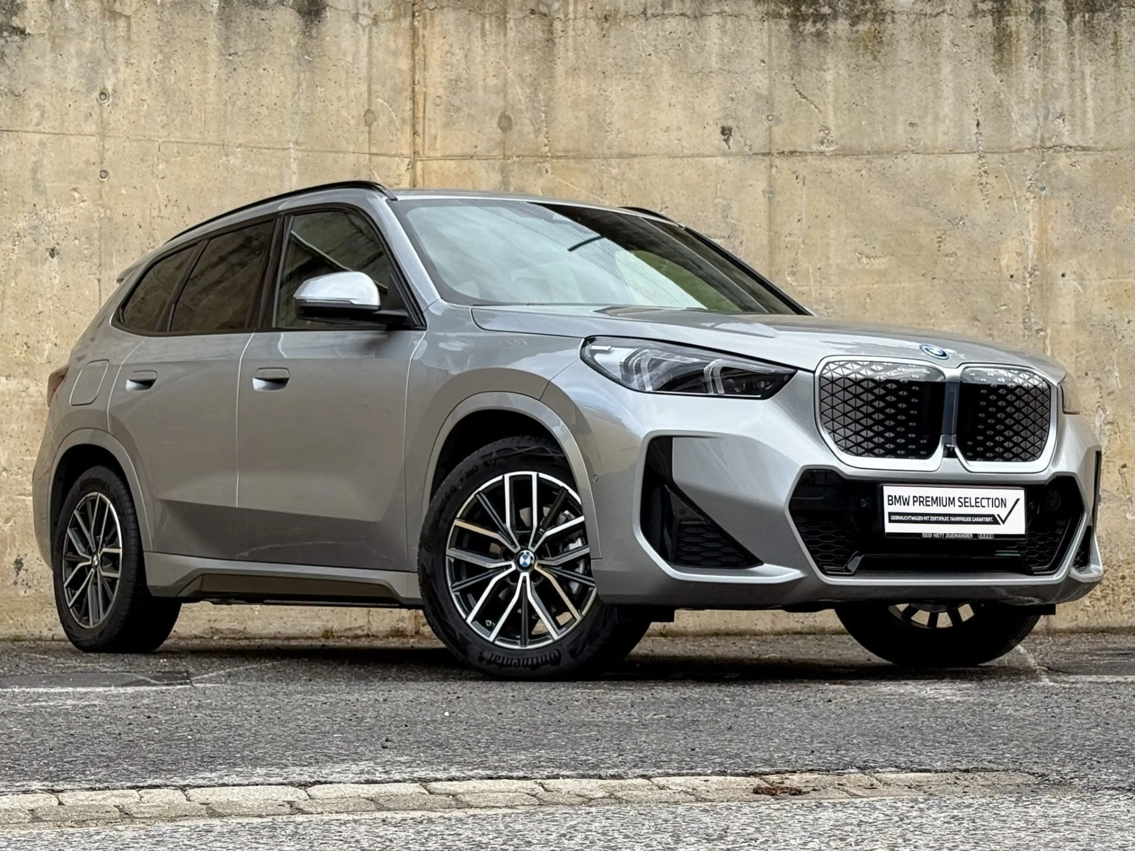 BMW iX1 eDrive20 — photo 3