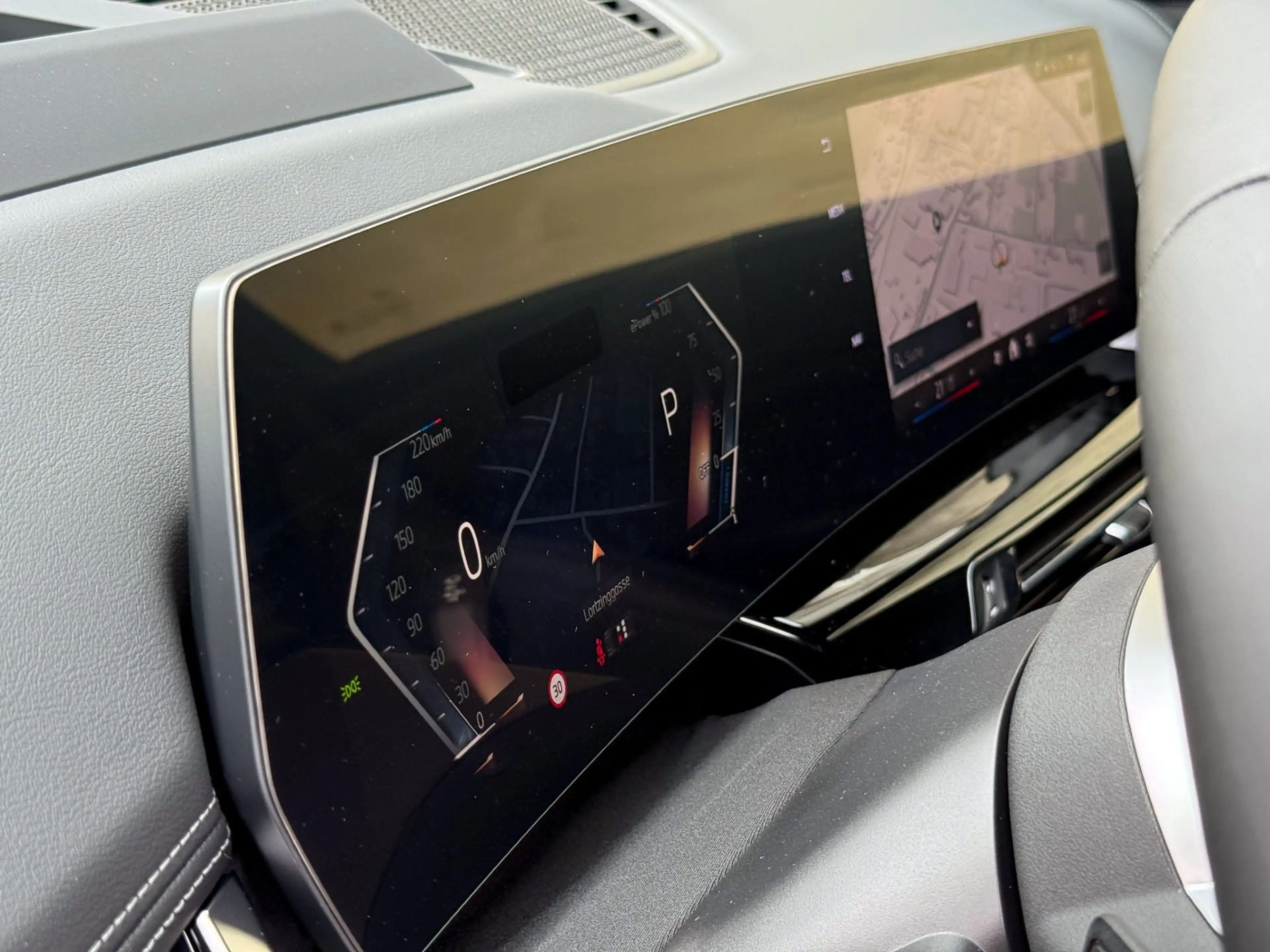 BMW iX1 eDrive20 — photo 10