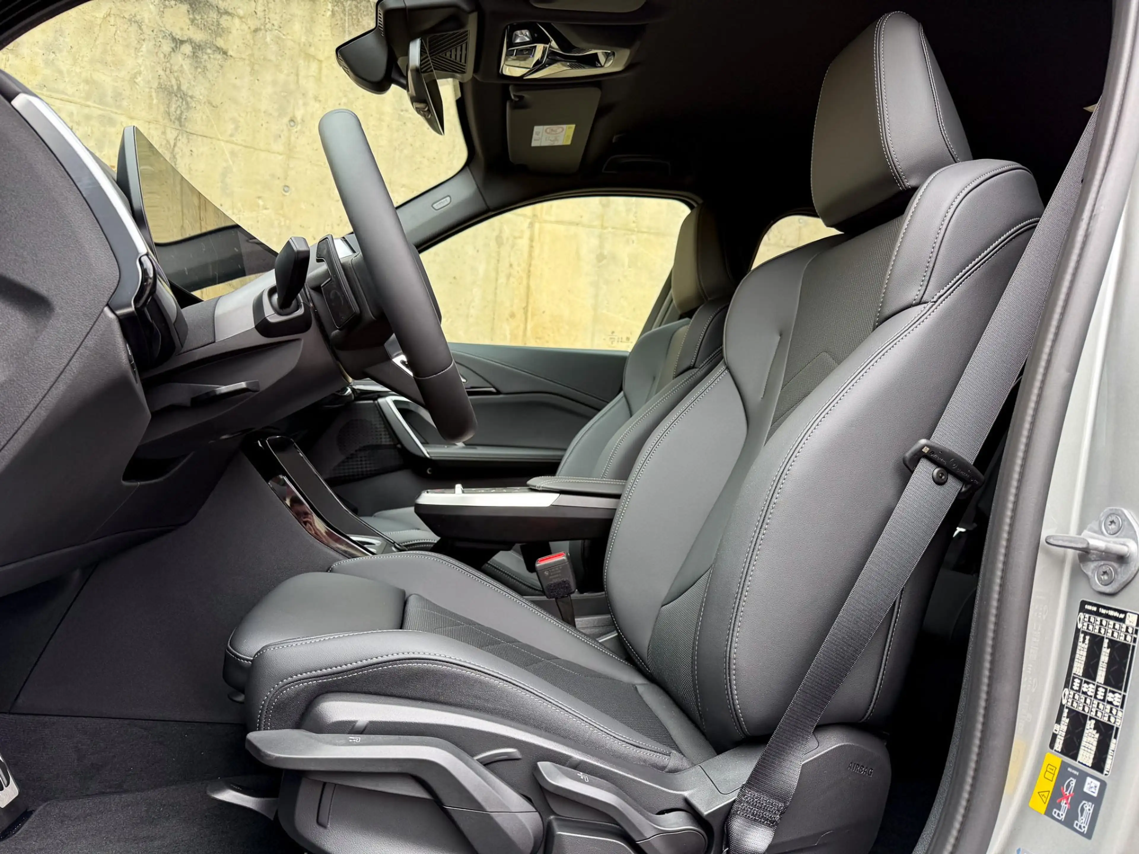 BMW iX1 eDrive20 — photo 13