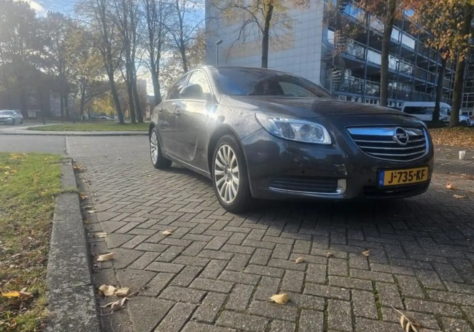 Opel Insignia 2.0 T Edition TURBO 210 pk 4-drs Automaat Grijs Grijs - 2