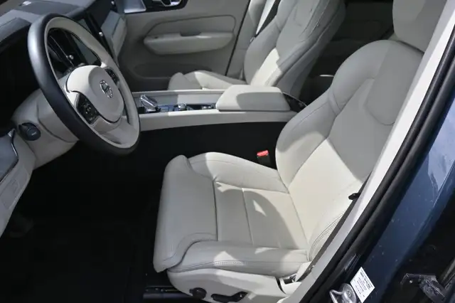 Volvo XC60 main image