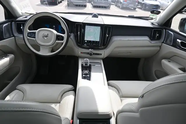 Volvo XC60 view 15
