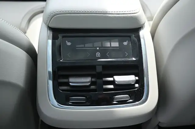 Volvo XC60 view 14