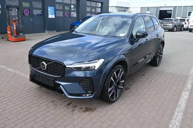 Volvo XC60 view 3
