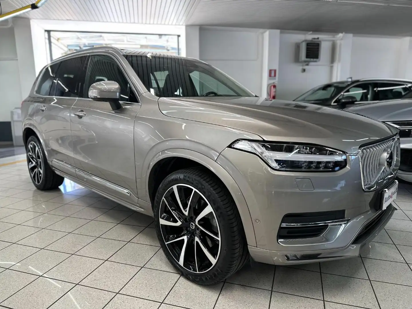 Volvo XC90 B5 AWD auto 7 posti Inscription UNI PROP - IVA ESP Oro - 1