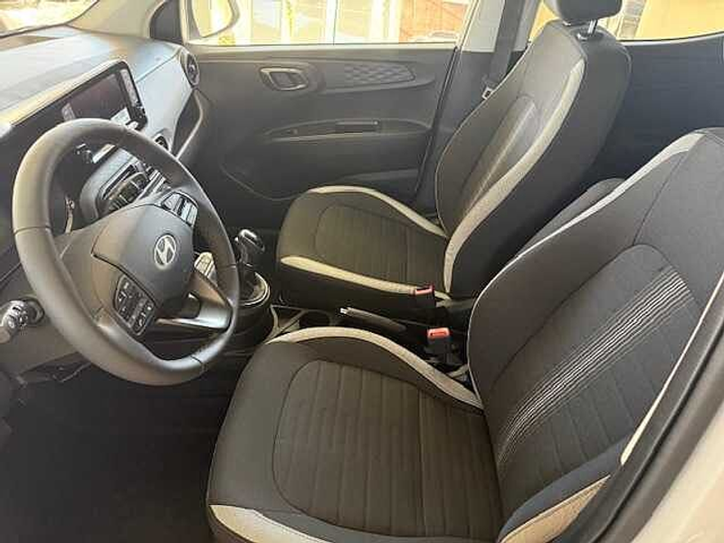 Hyundai i10 1.2 AMT Comfort Plus*Navi*Klimaa.*PDC*Kamera — photo 9