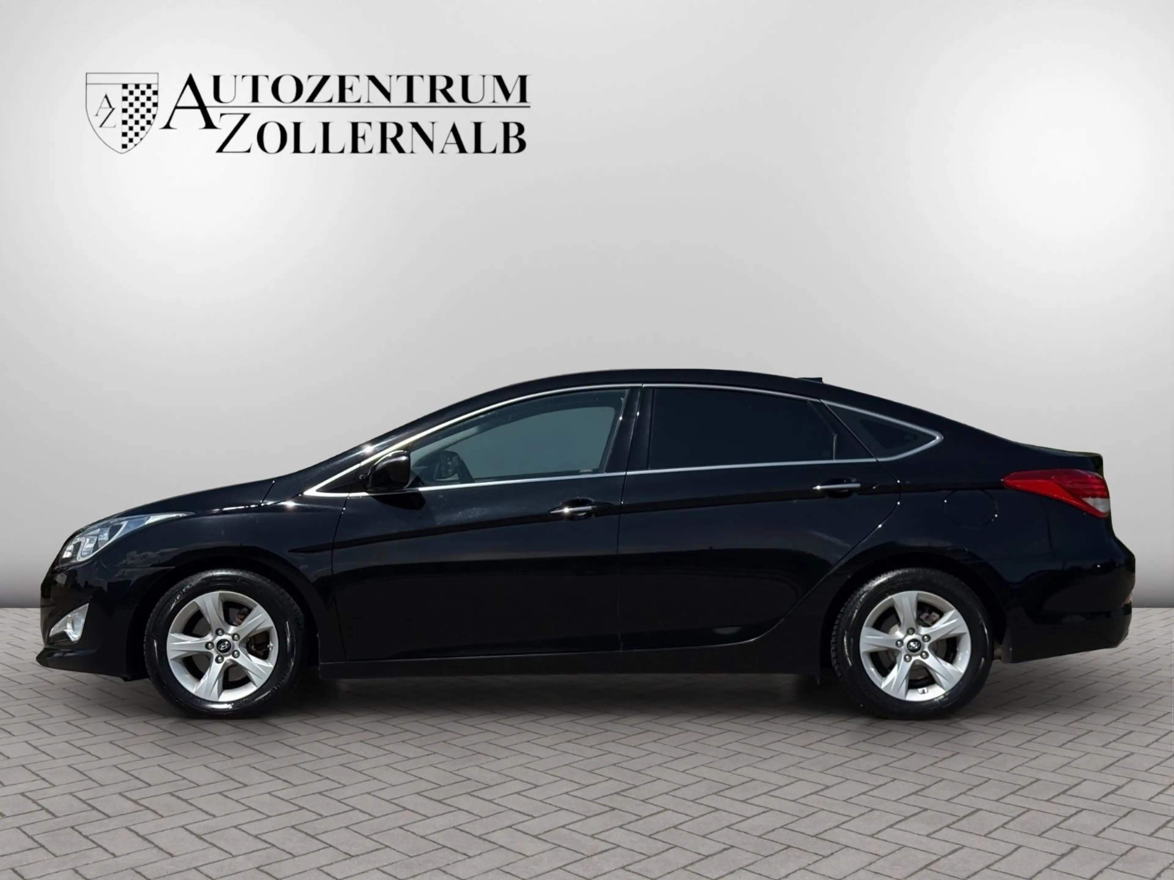 Hyundai i40 1.7 CRDi Autom. Style *NAVI*KAMERA*KEYLESS* — photo 3
