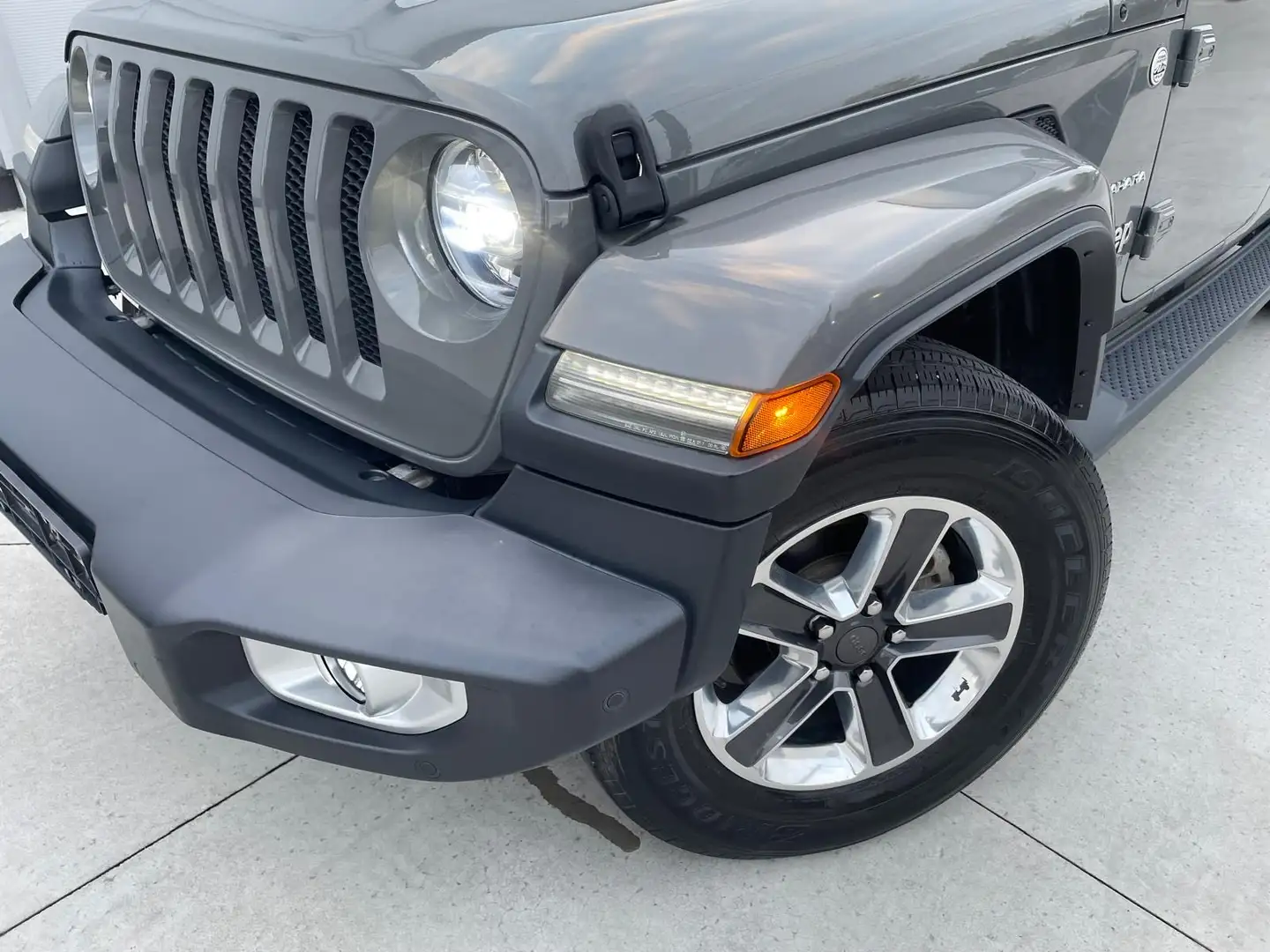 Jeep Wrangler 2.2 MultiJet II Sahara*TVA*CARPLAY*UTILITAIRE Grijs - 2