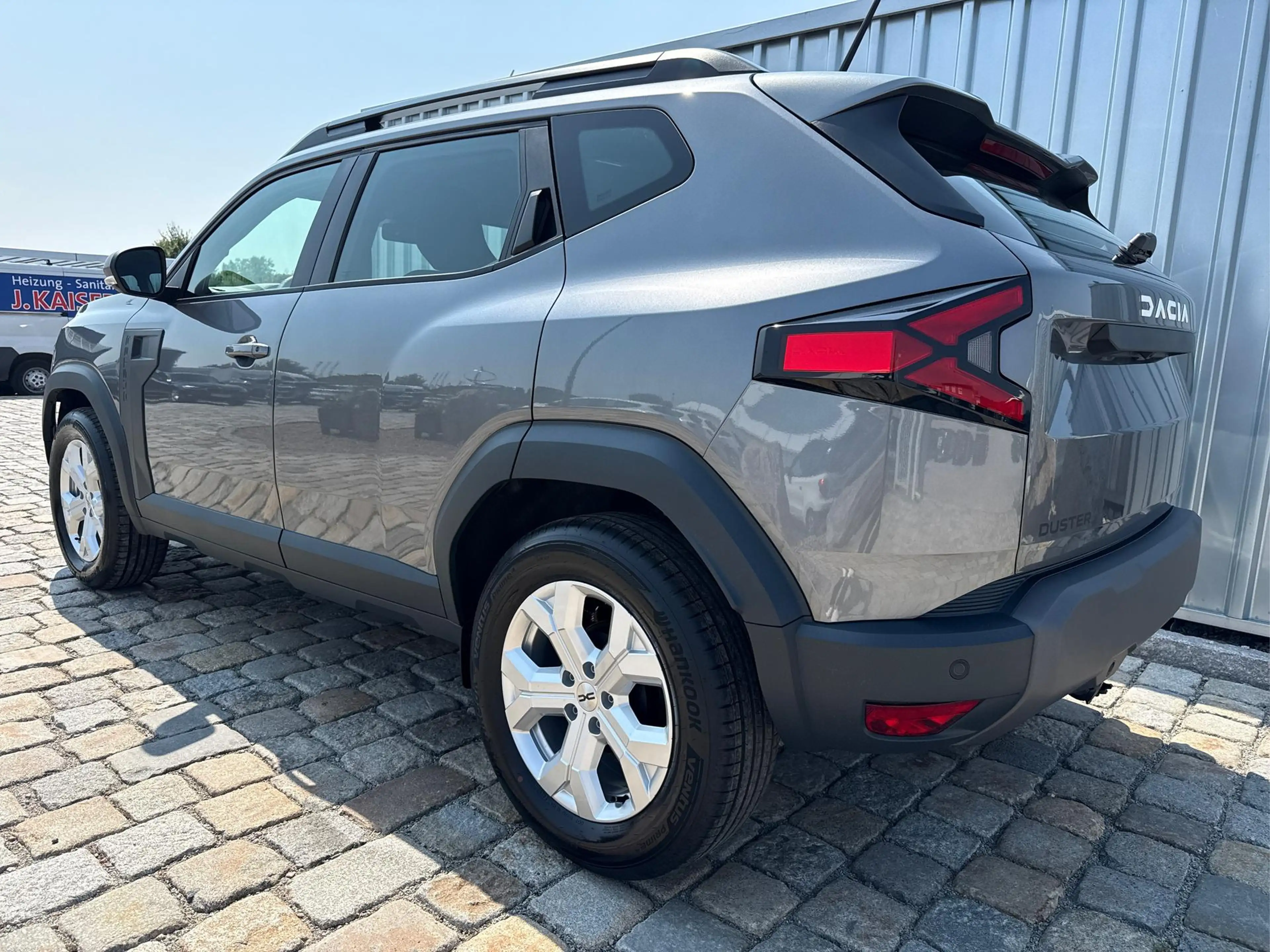 Dacia Duster Expression-Mild hybrid TCe -103 kW / 140 PS-6 G... — photo 4
