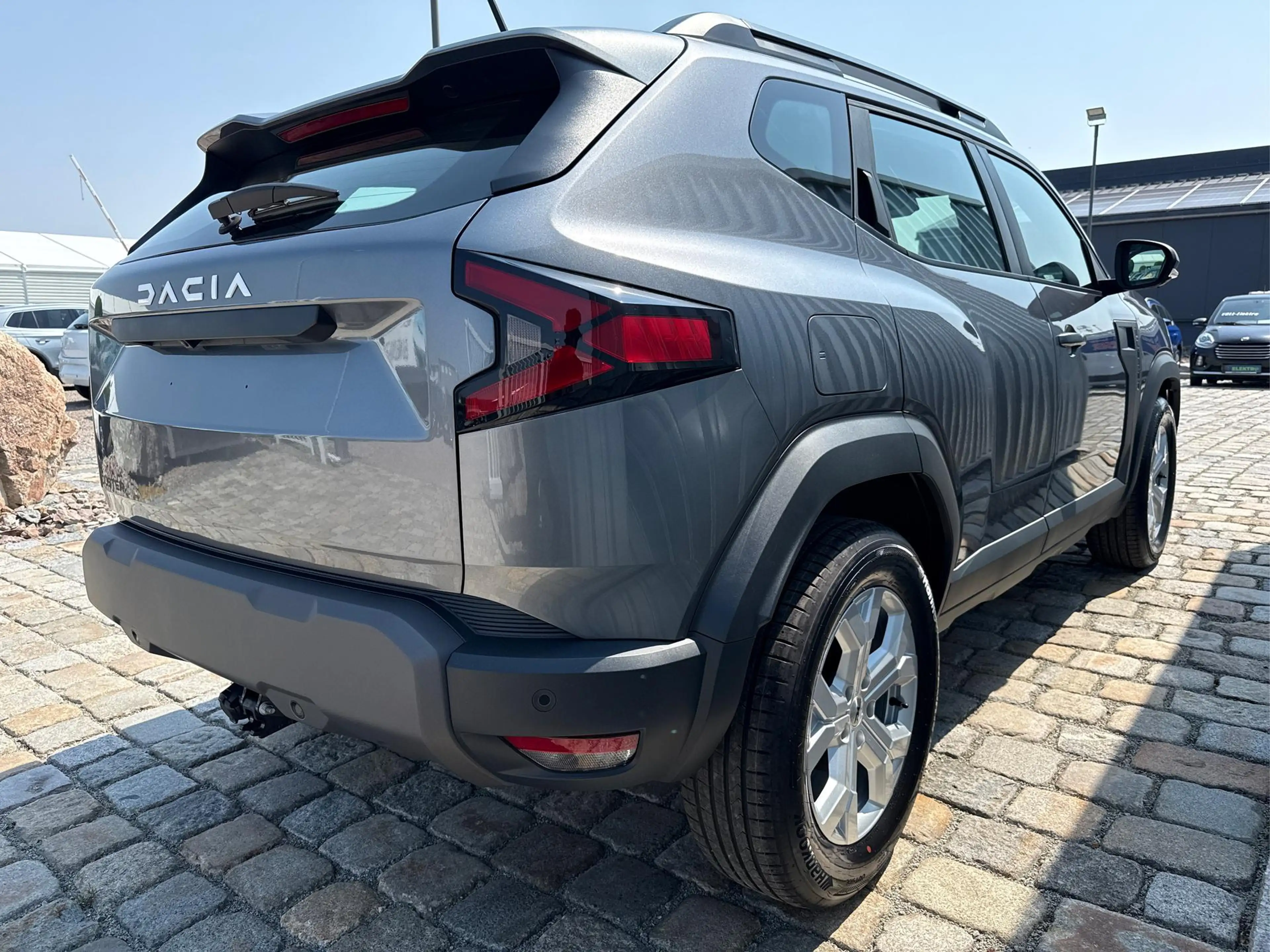 Dacia Duster Expression-Mild hybrid TCe -103 kW / 140 PS-6 G... — photo 6