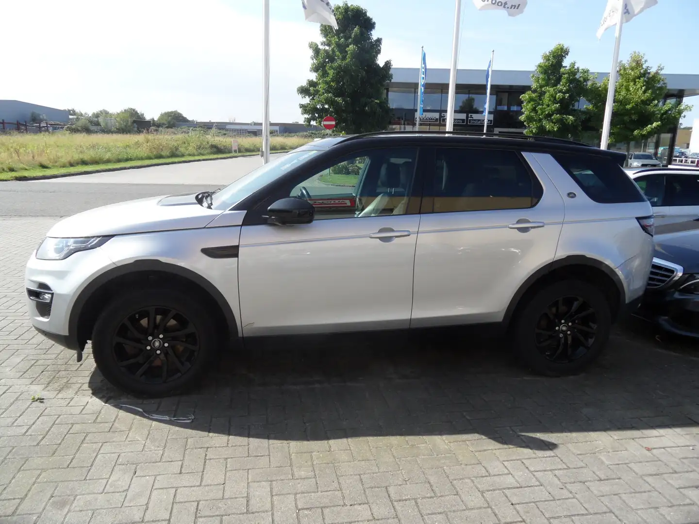 Land Rover Discovery Sport 2.0 TD4 Urban Series SE Automaat Grau - 2