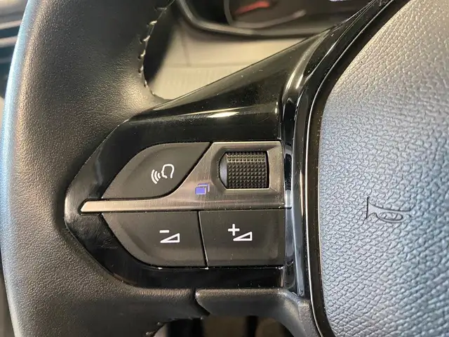 Peugeot 208 view 13