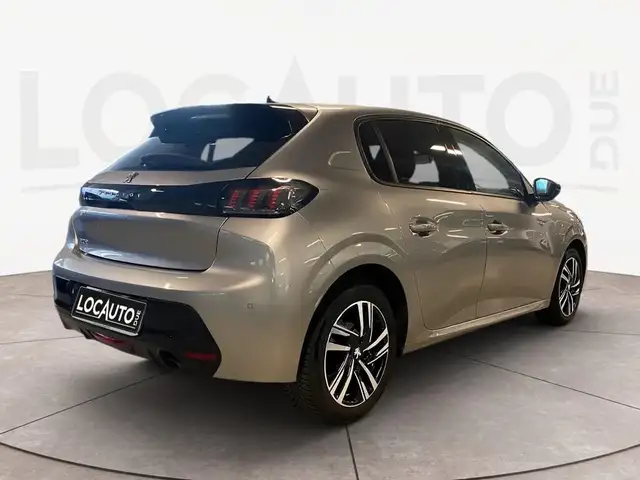 Peugeot 208 view 4