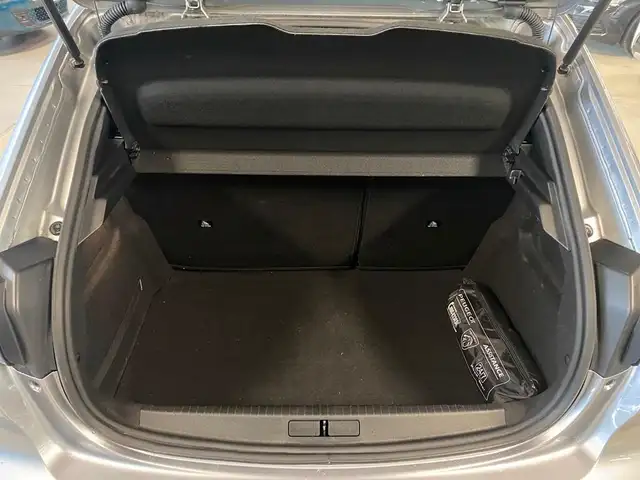 Peugeot 208 view 9