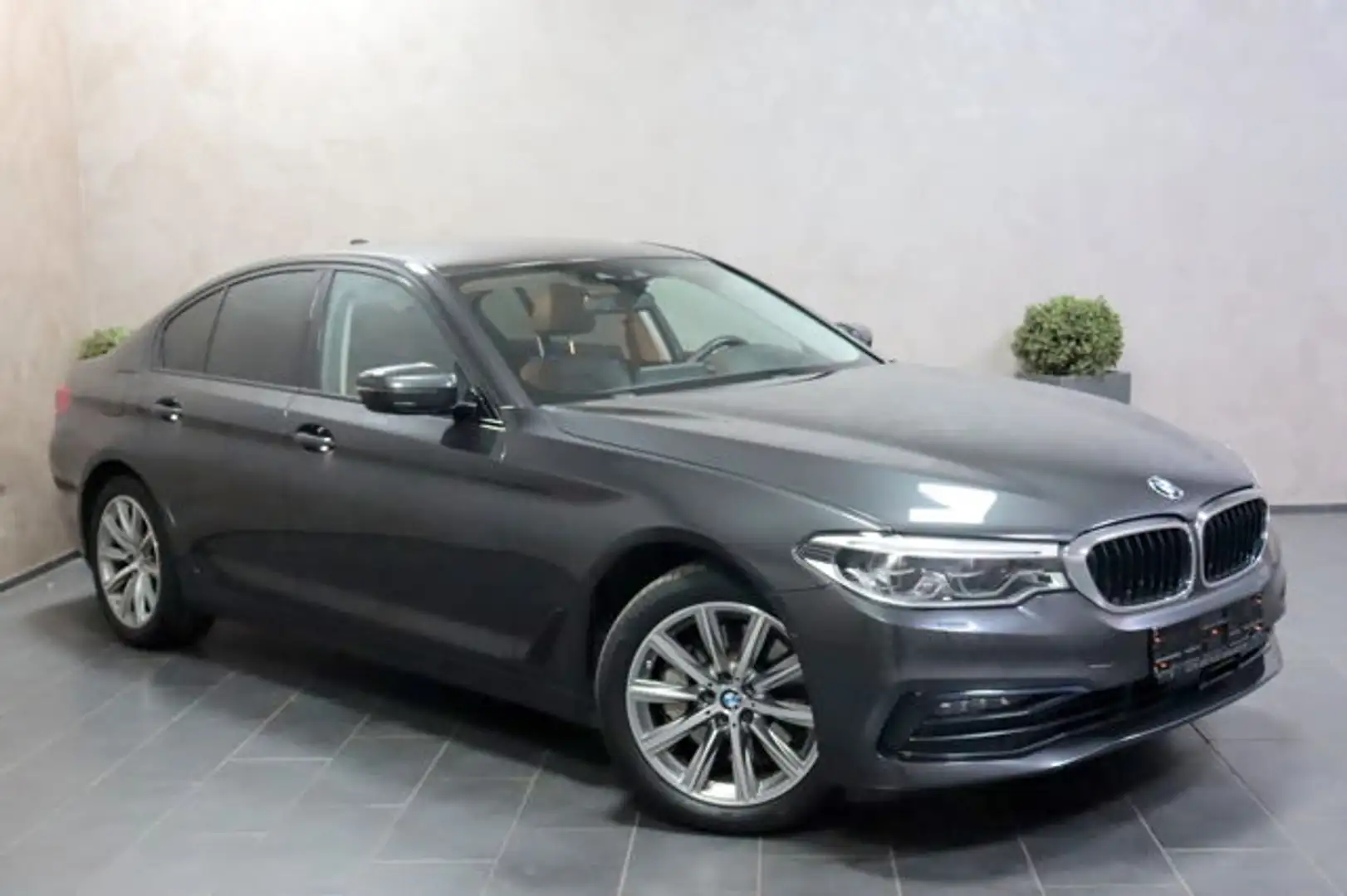 BMW 530 e Lim. Aut. Sport Line AHK KAMERA HEADUP NAV Grau - 2