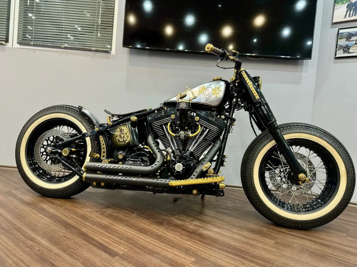 Harley-Davidson FLSTC Heritage Softail Evo Bobber Showbike Zwart - 1