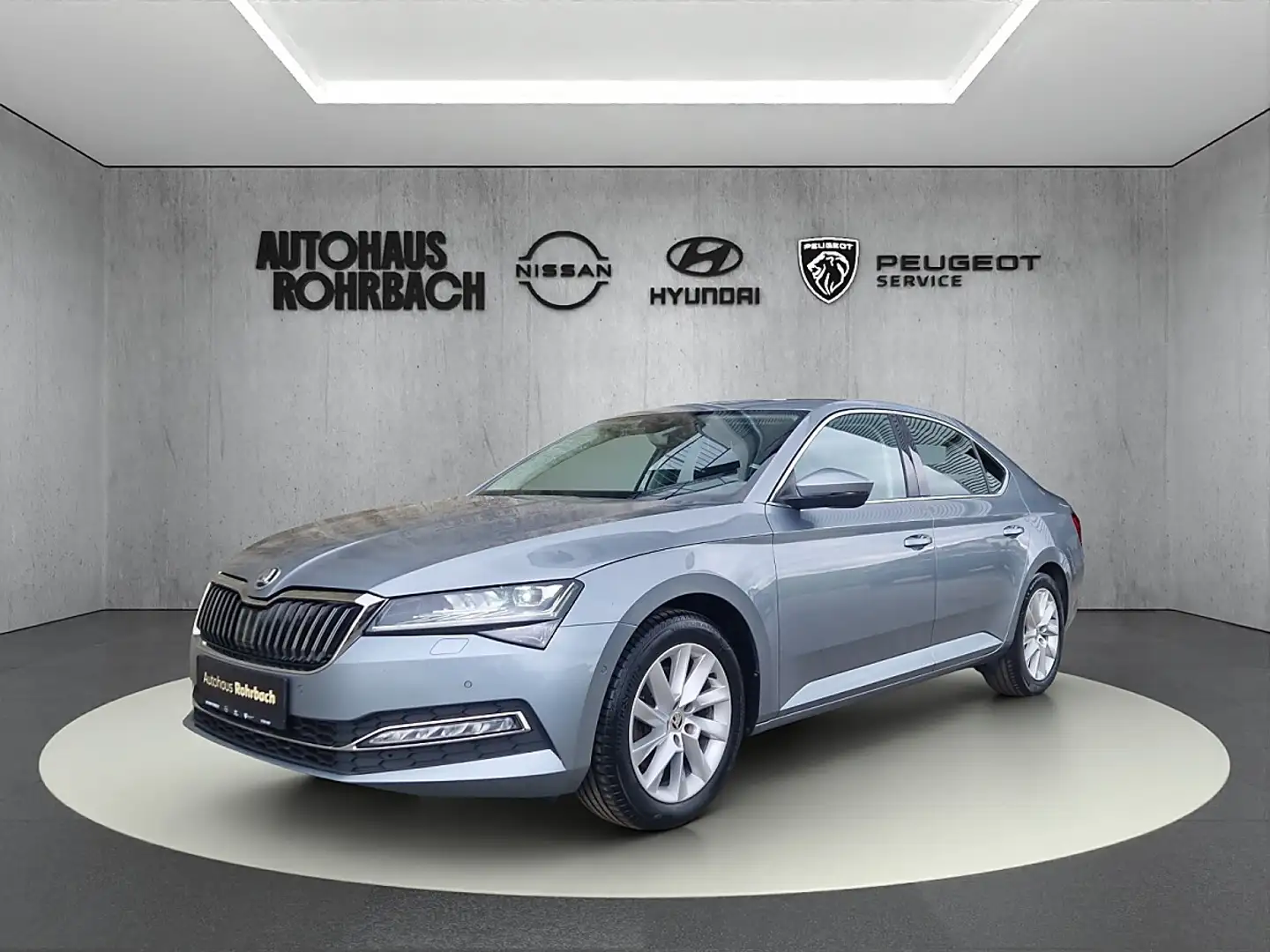 Skoda Superb 2,0 TDI Style Grau - 1