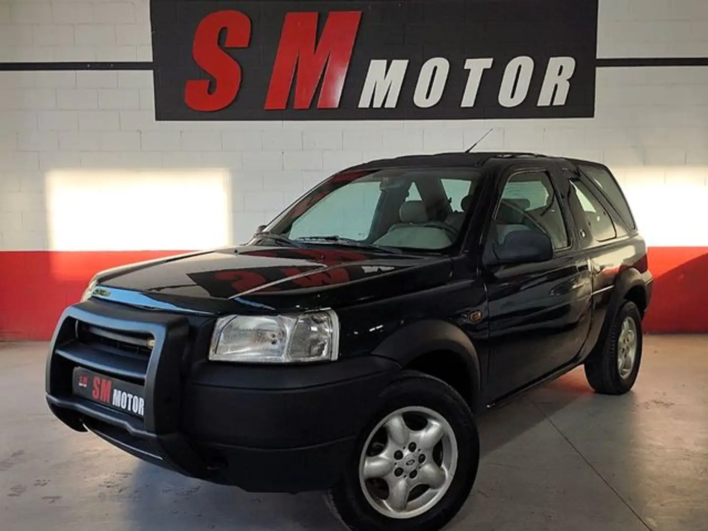Land Rover Freelander 2.0 TD4 Noir - 1
