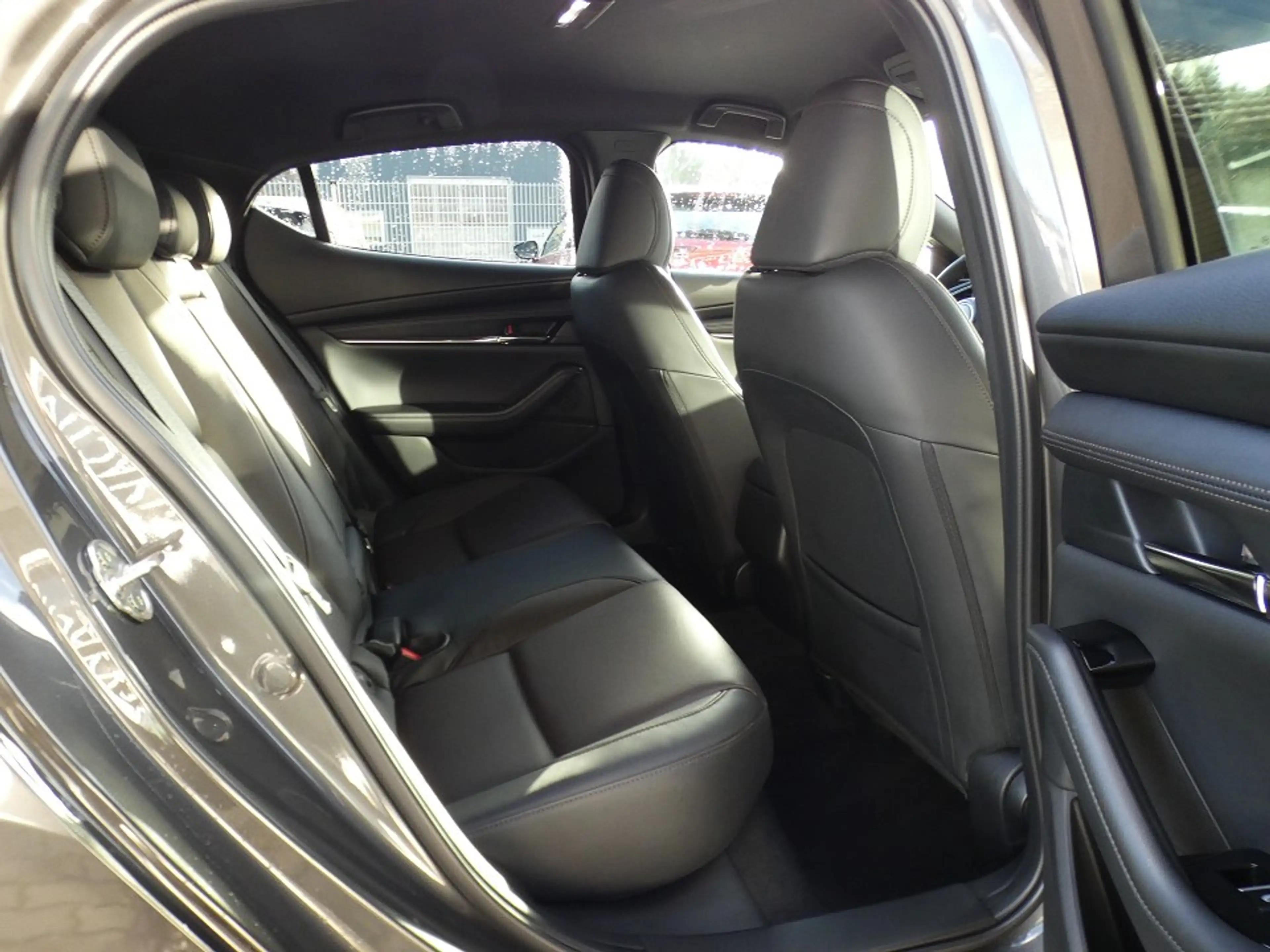 Mazda 3 2.5L e-SKYACTIV G 140ps 6MT FWD Takumi — photo 9