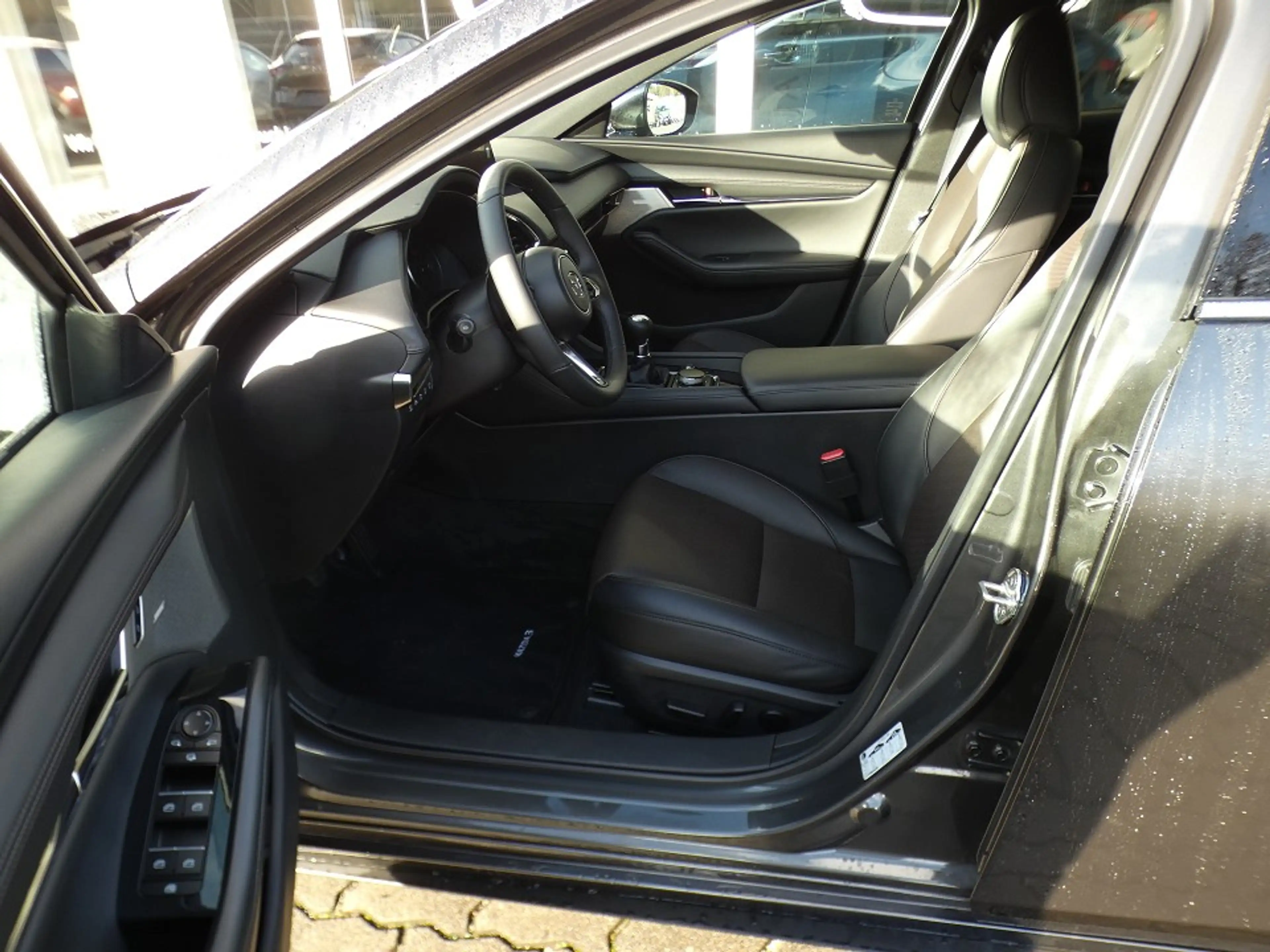 Mazda 3 2.5L e-SKYACTIV G 140ps 6MT FWD Takumi — photo 7