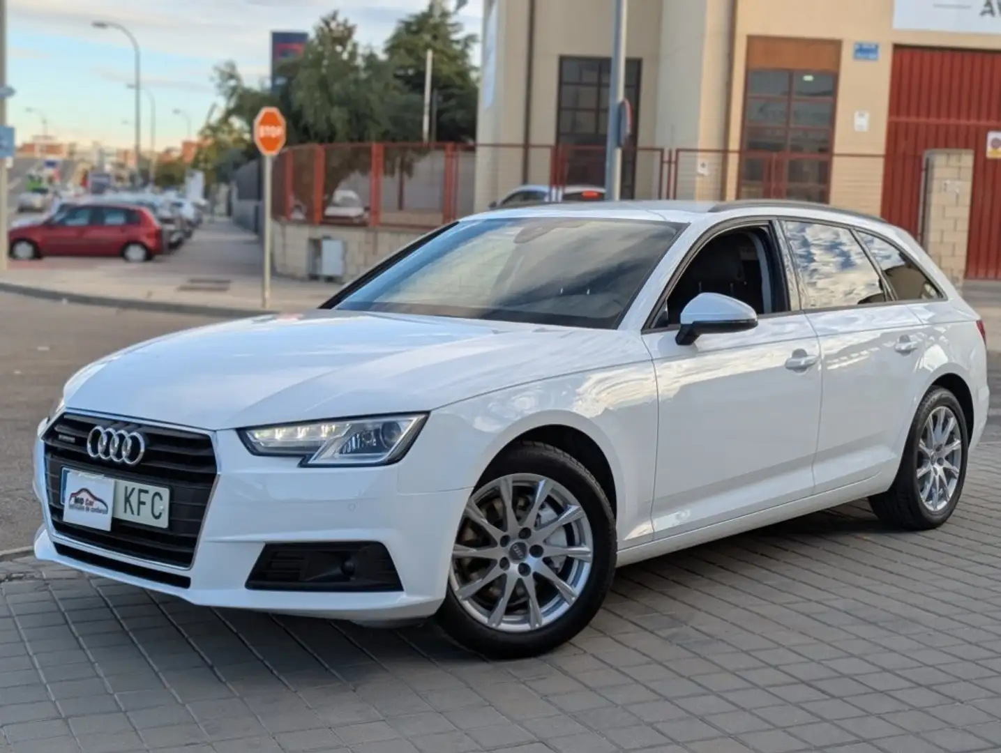 Audi A4 Avant 2.0TDI Advanced ed. quattro S-T 140kW Blanc - 1