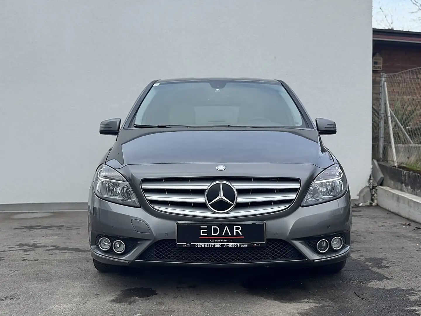Mercedes-Benz B 200 CDI BlueEfficiency DPF Aut. Grau - 1