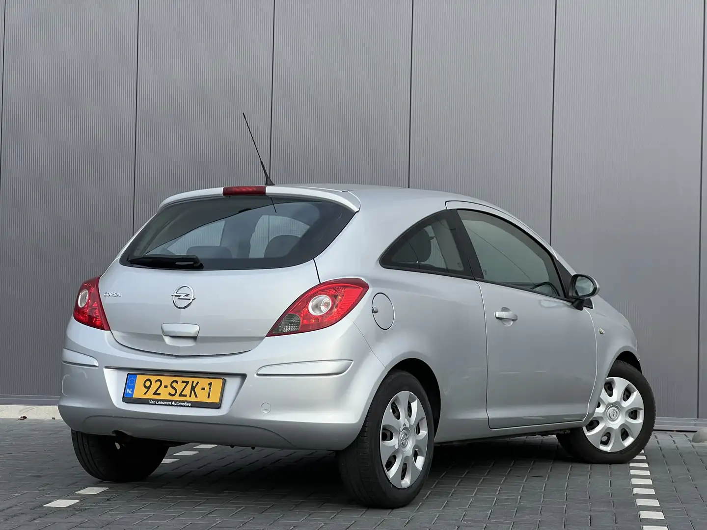 Opel Corsa 1.2 EcoFlex Selection LPG | Nieuw binnen | Airco | Grijs - 2