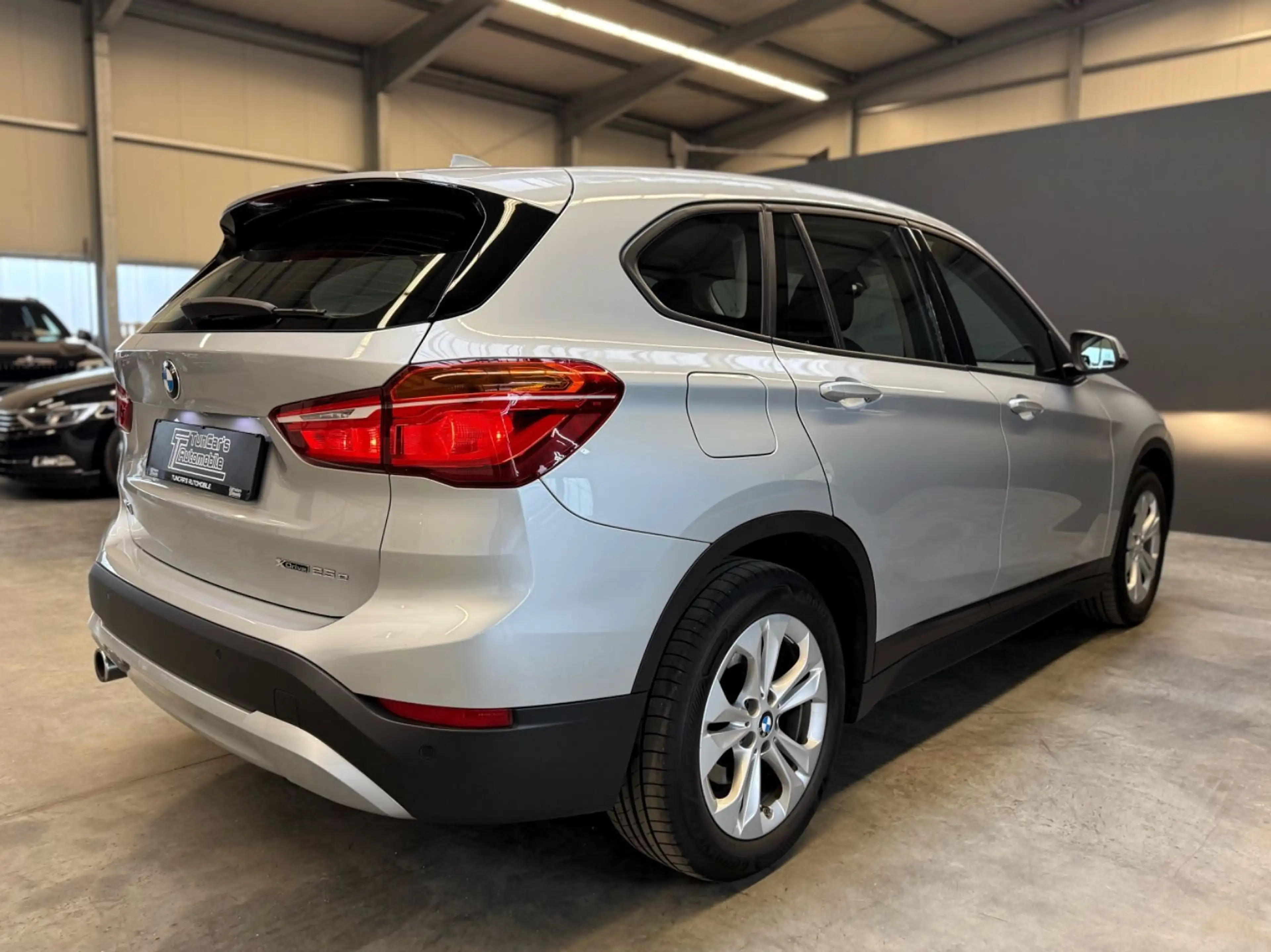 BMW X1 xDrive 25 e Navi/PDC/1. Hand — photo 5