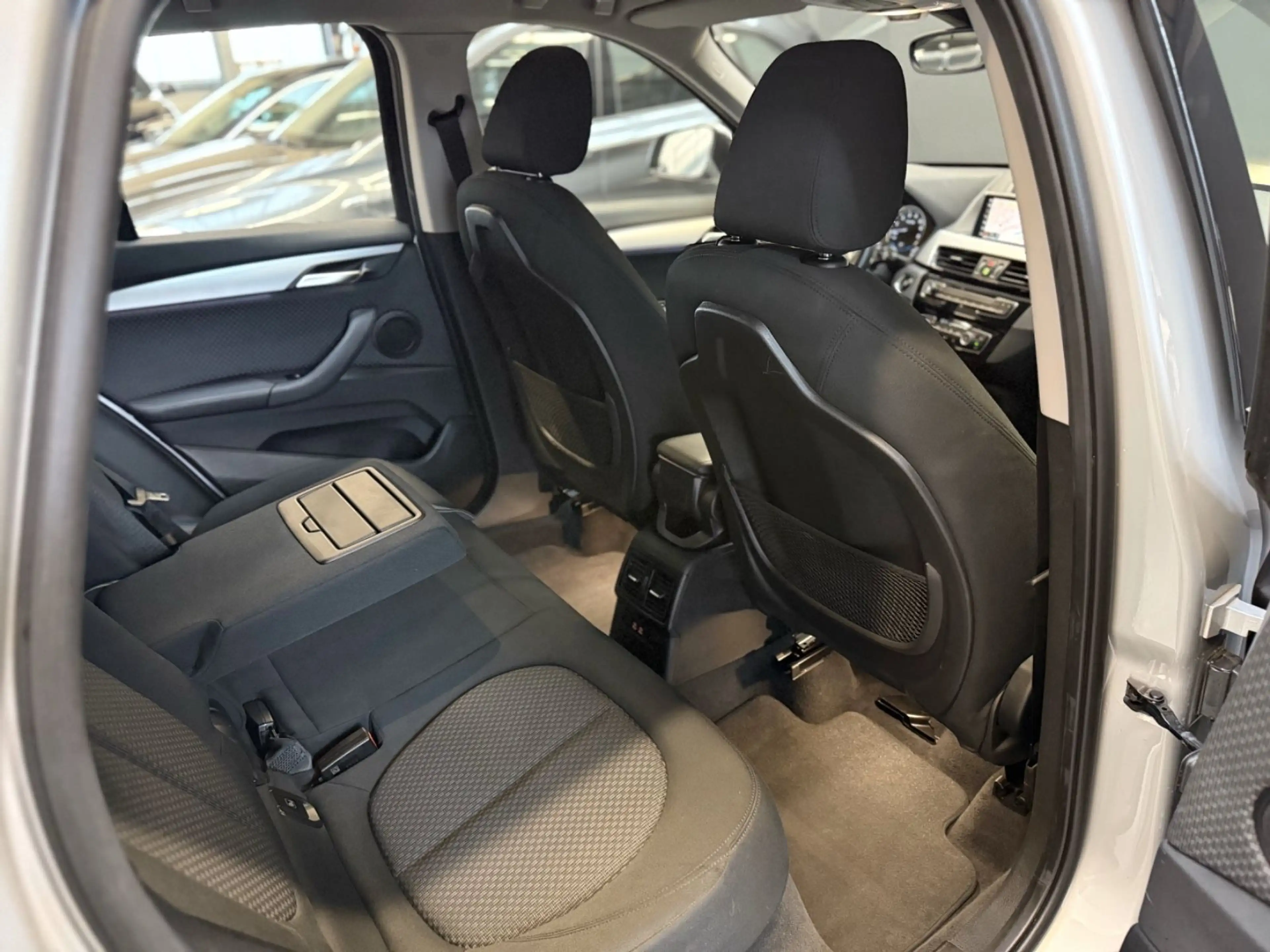 BMW X1 xDrive 25 e Navi/PDC/1. Hand — photo 11
