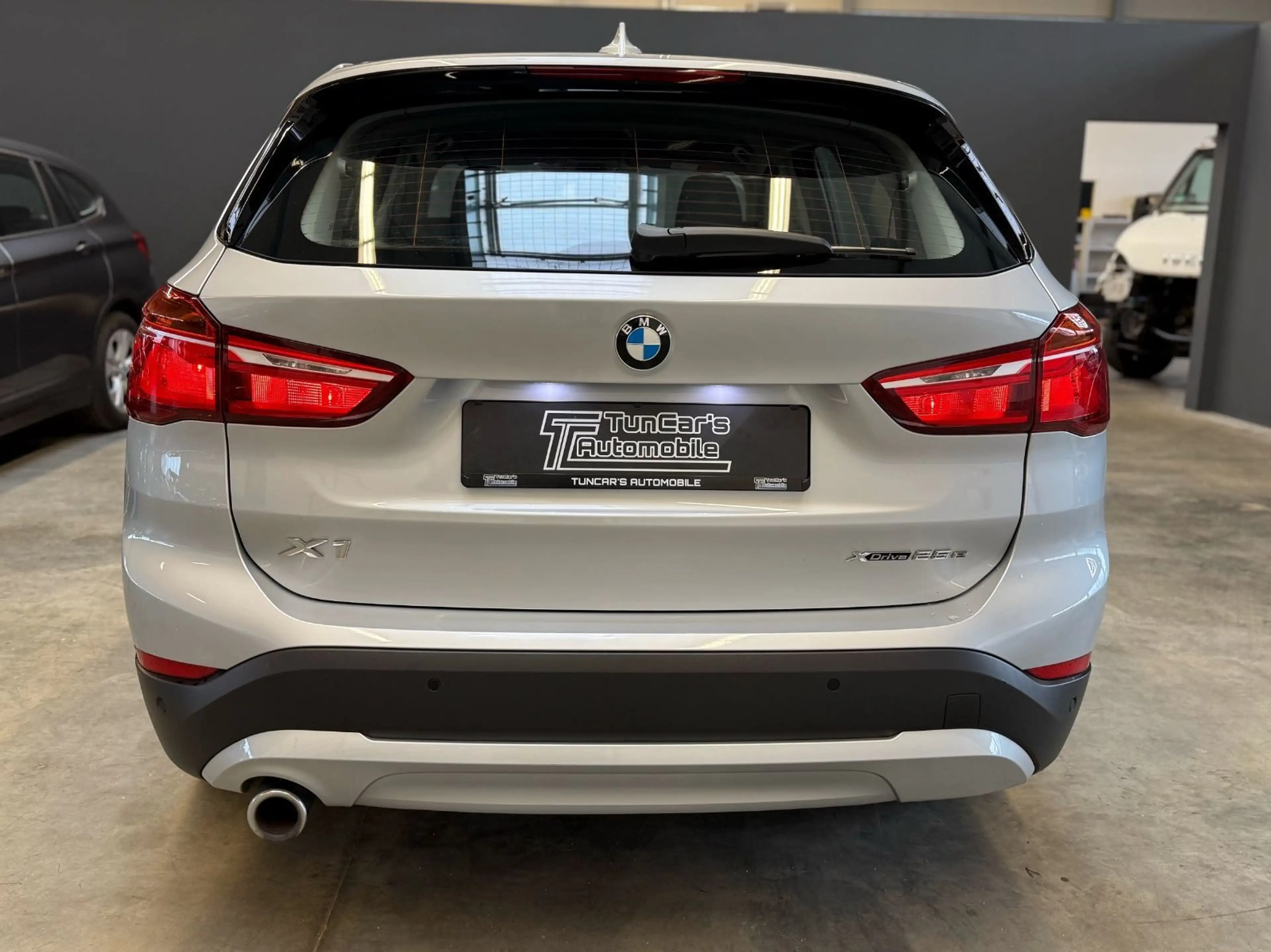 BMW X1 xDrive 25 e Navi/PDC/1. Hand — photo 4