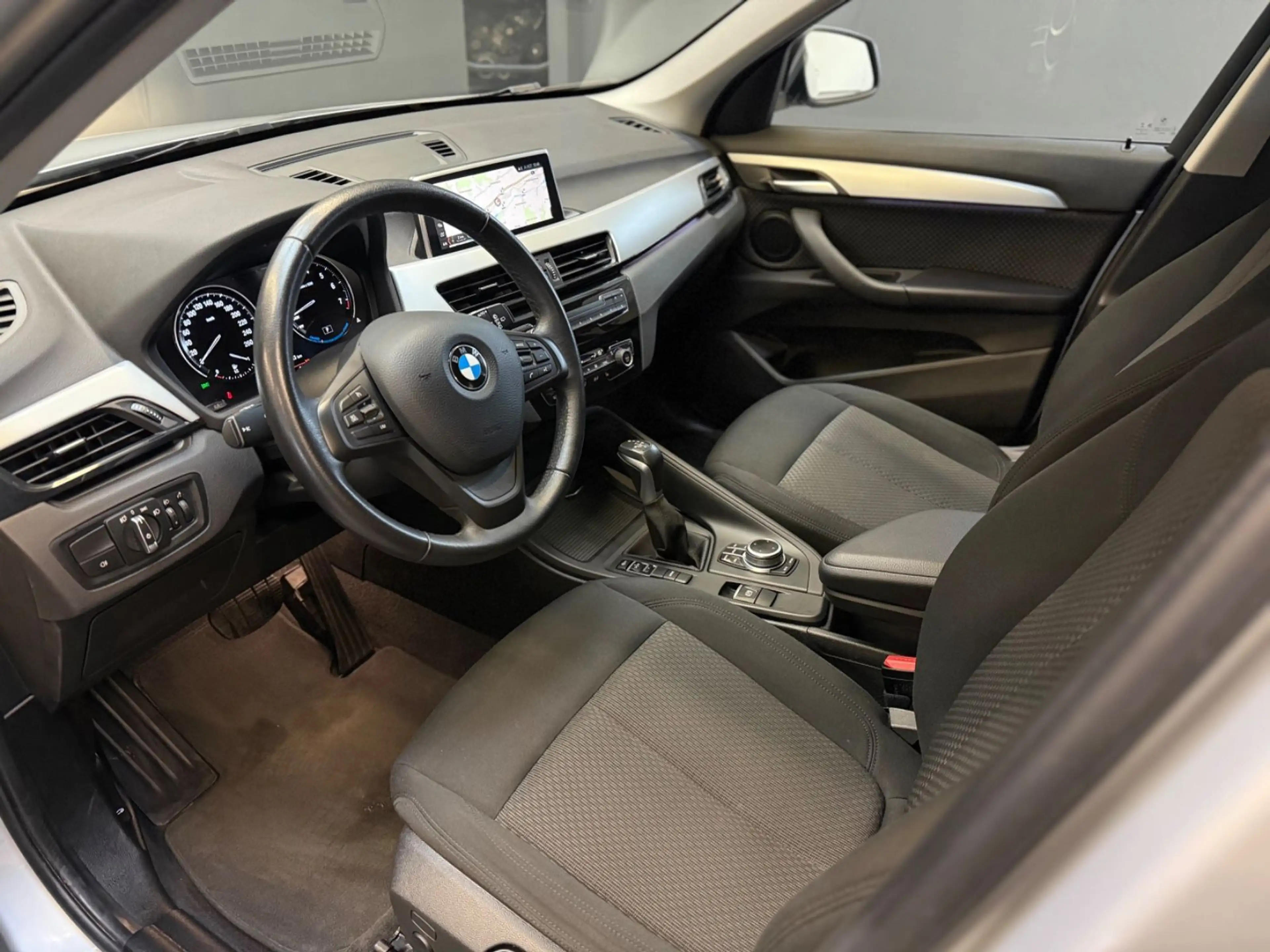 BMW X1 xDrive 25 e Navi/PDC/1. Hand — photo 9
