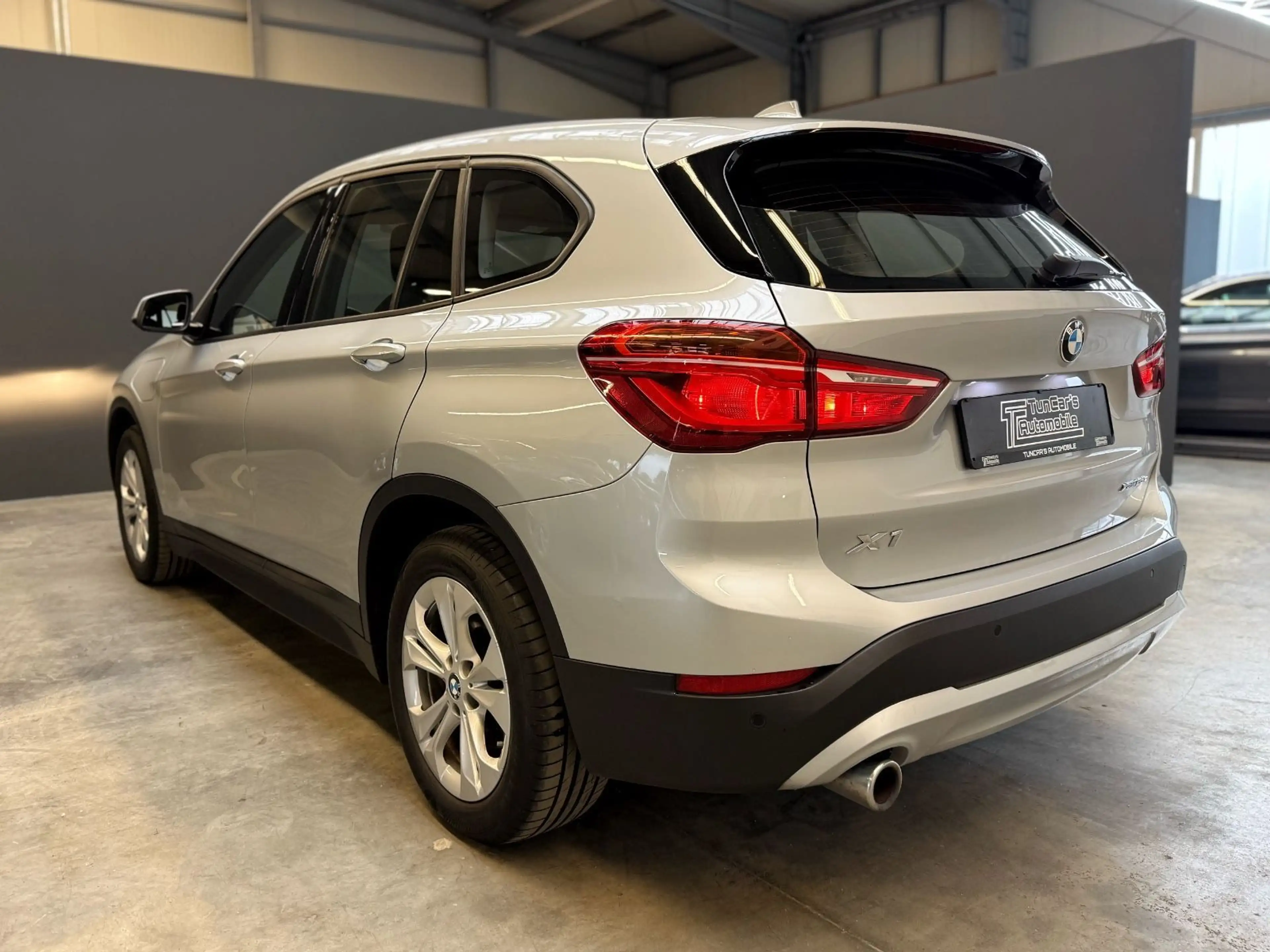 BMW X1 xDrive 25 e Navi/PDC/1. Hand — photo 3