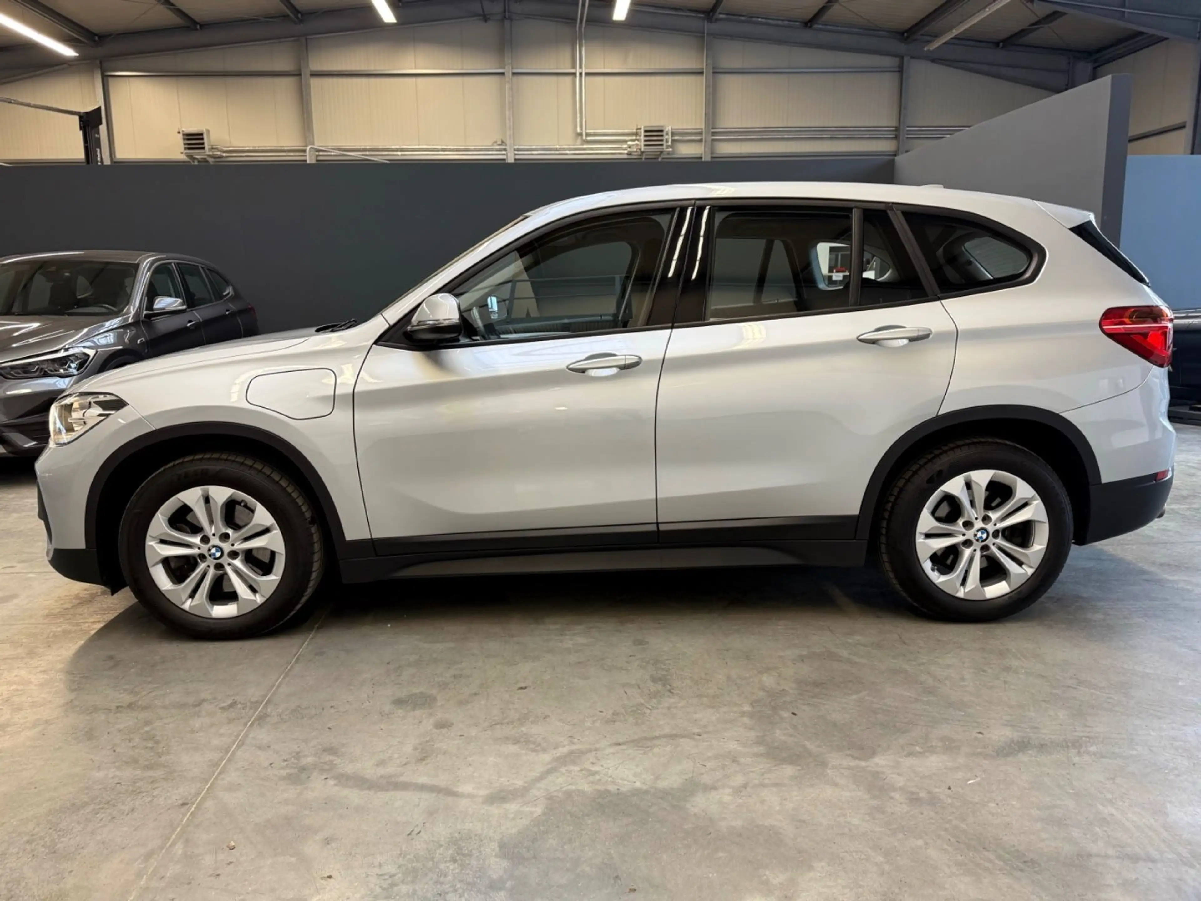BMW X1 xDrive 25 e Navi/PDC/1. Hand — photo 2