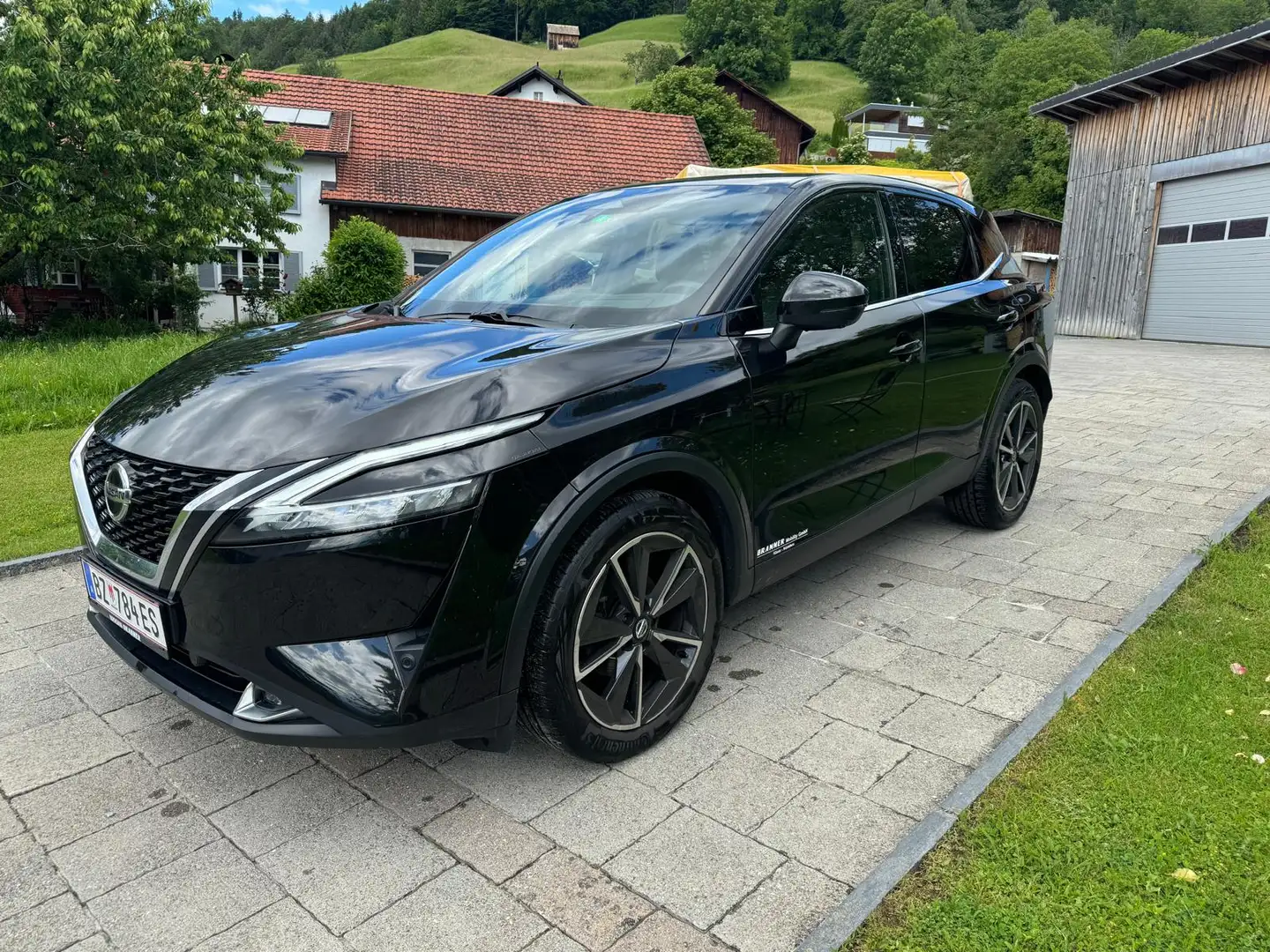 Nissan Qashqai Qashqai J12 tekna 1,3 DIG-T 158PS Xtronic 4x4 Schwarz - 1