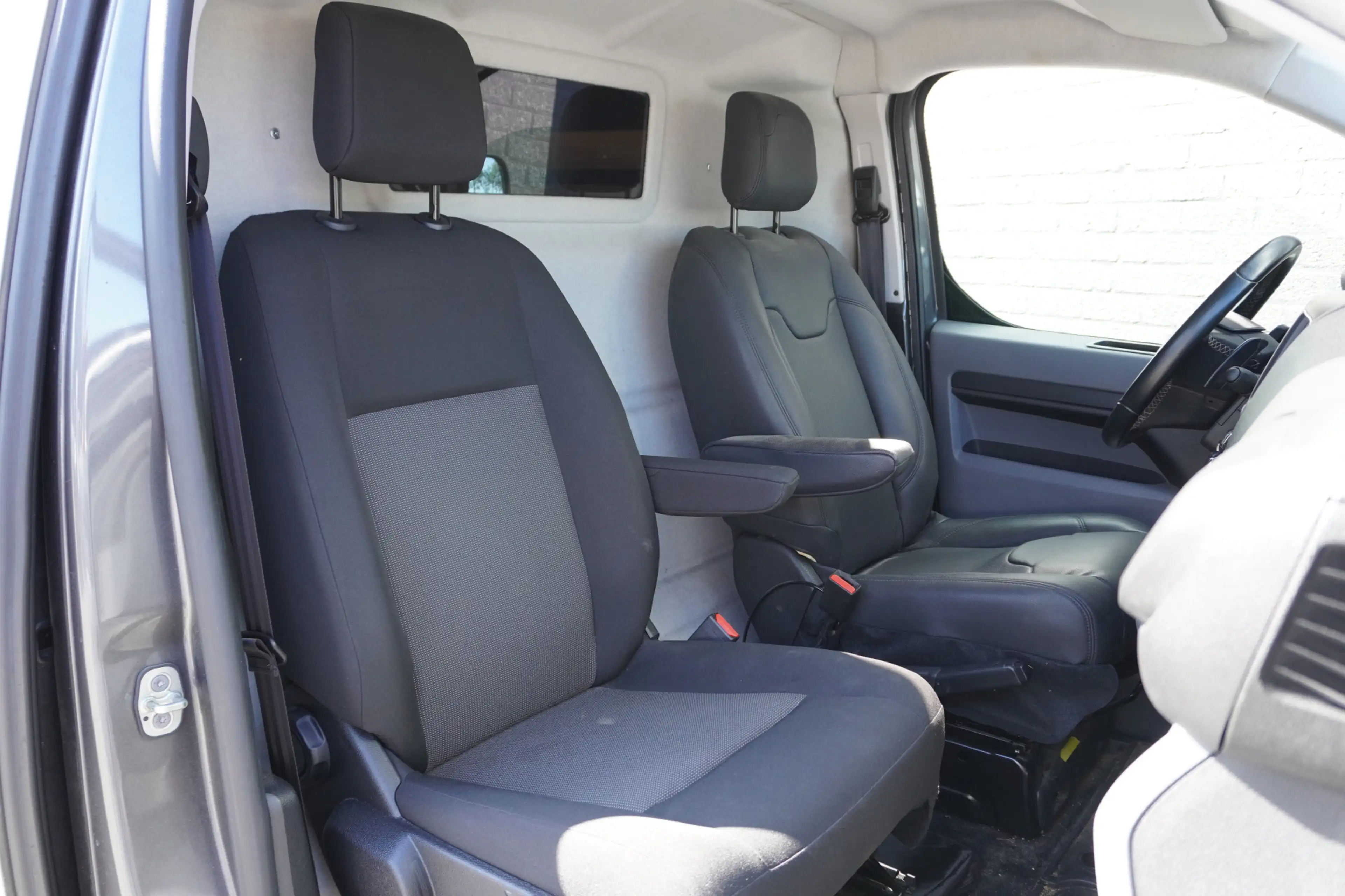 Peugeot Expert 2.0 BlueHDI L2 145PK AUTOMAAT EURO 6 - Airco - PDC — photo 5