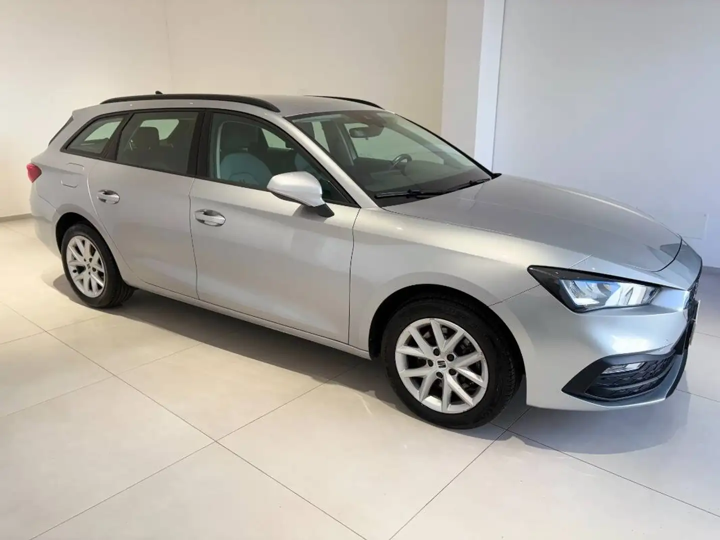 SEAT Leon 2.0 tdi Style 115cv Silber - 1
