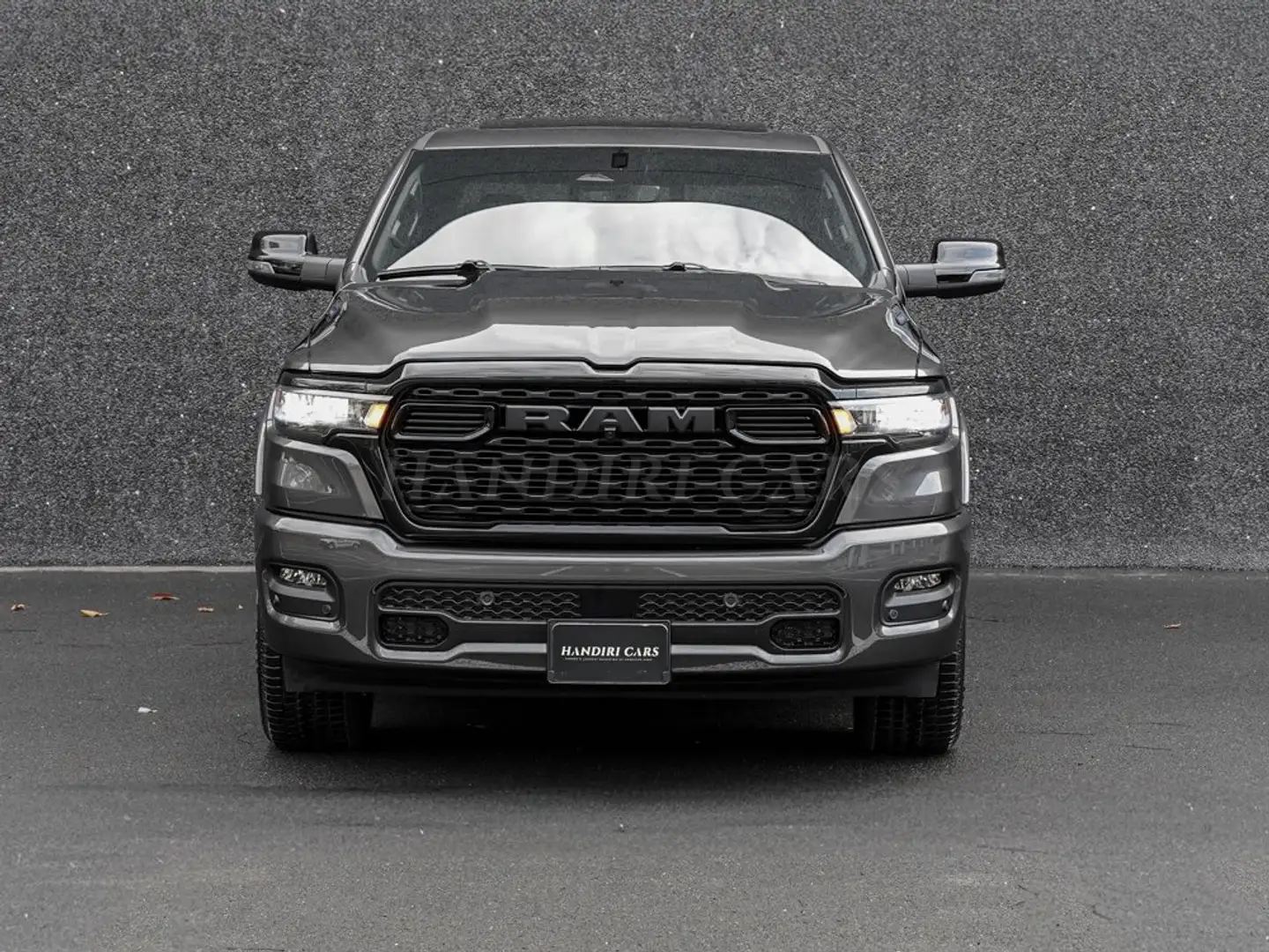 Dodge RAM 2026 RAM 1500 Night !5.7L V8 HEMI! € 69990 Grau - 2