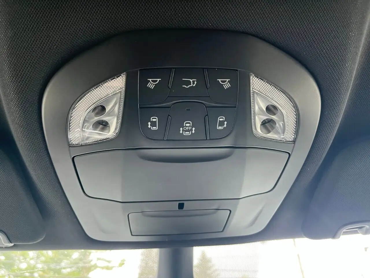 Chrysler Grand Caravan снимка Chrysler Grand Caravan